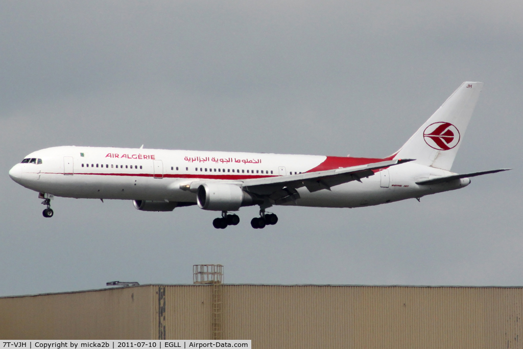 7T-VJH, Boeing 767-3D6 C/N 24767-323, Landing