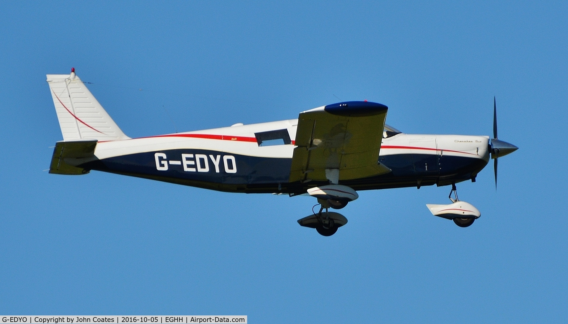 G-EDYO, 1966 Piper PA-32-260 Cherokee Six Cherokee Six C/N 32-415, Final approach to 08