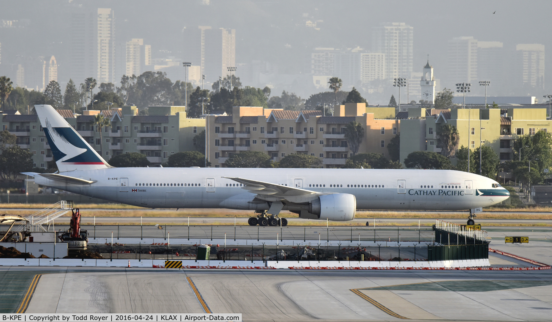 B-KPE, 2007 Boeing 777-367/ER C/N 36156, Taxiing at LAX