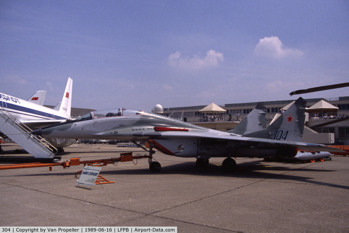 304, Mikoyan-Gurevich MiG-29UB (9-51) C/N N50903008134, Mikoyan MiG-29UB Fulcrum-B at Le Bourget, 1989