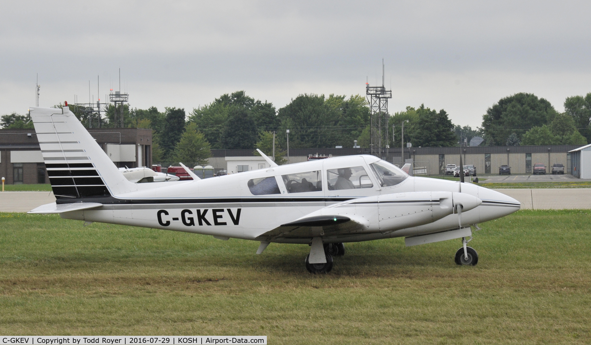 C-GKEV, 1966 Piper PA-30-160 B Twin Comanche C/N 30-1025, Airventure 2016