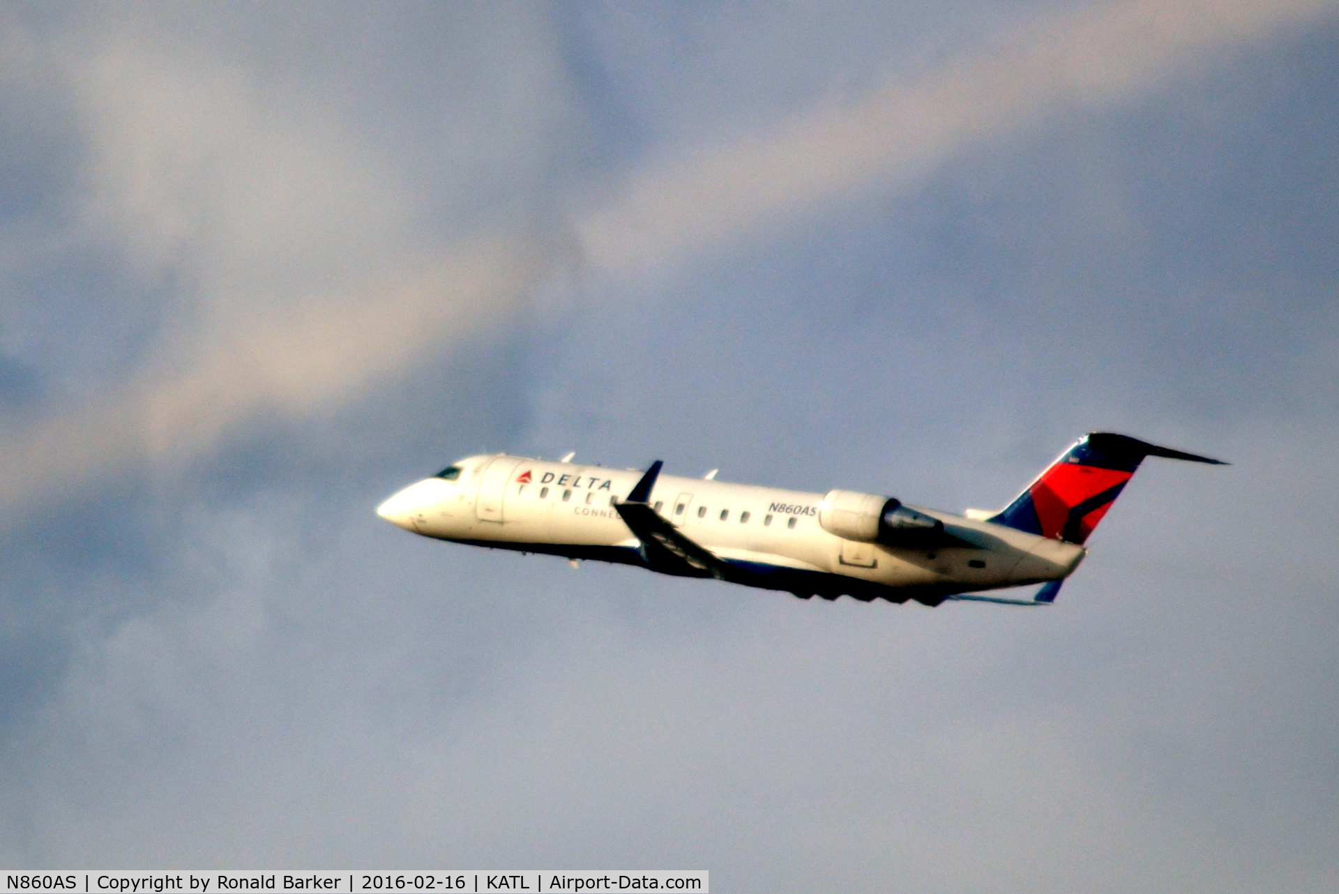 N860AS, 2000 Bombardier CRJ-200ER (CL-600-2B19) C/N 7433, Takeoff ATL