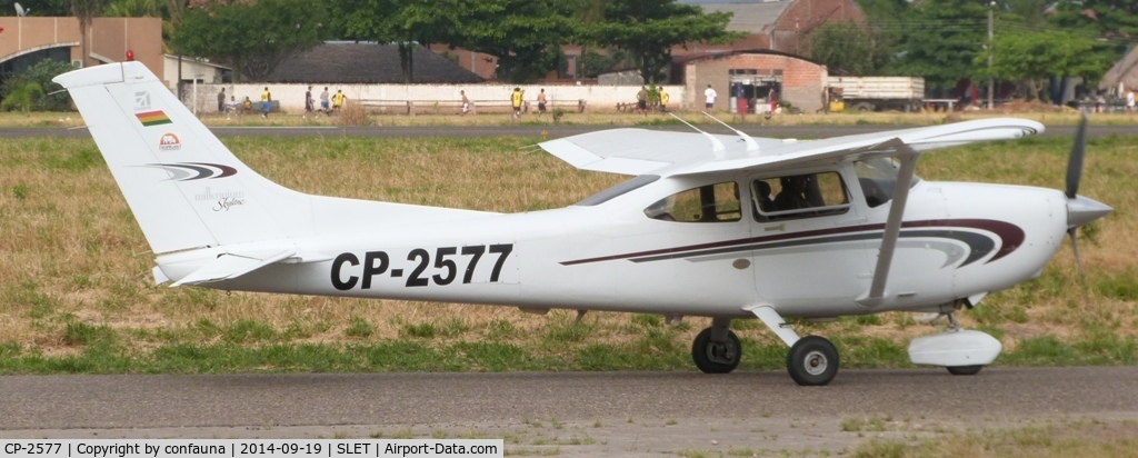 CP-2577, Cessna 182 Skylane C/N 18280744, taxiing in El Trompillo