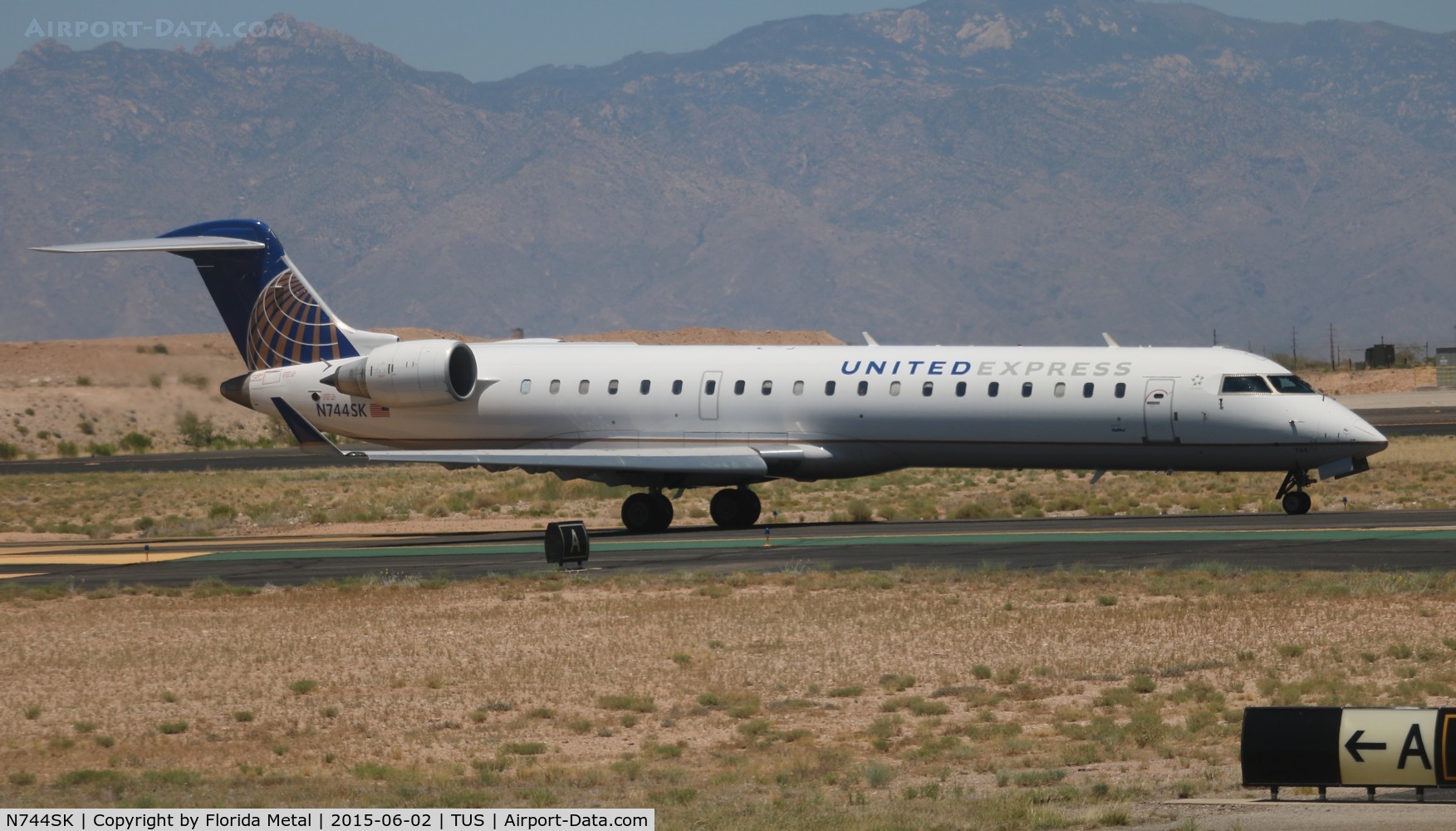 N744SK, 2005 Bombardier CRJ-701 (CL-600-2C10) Regional Jet C/N 10200, United Express