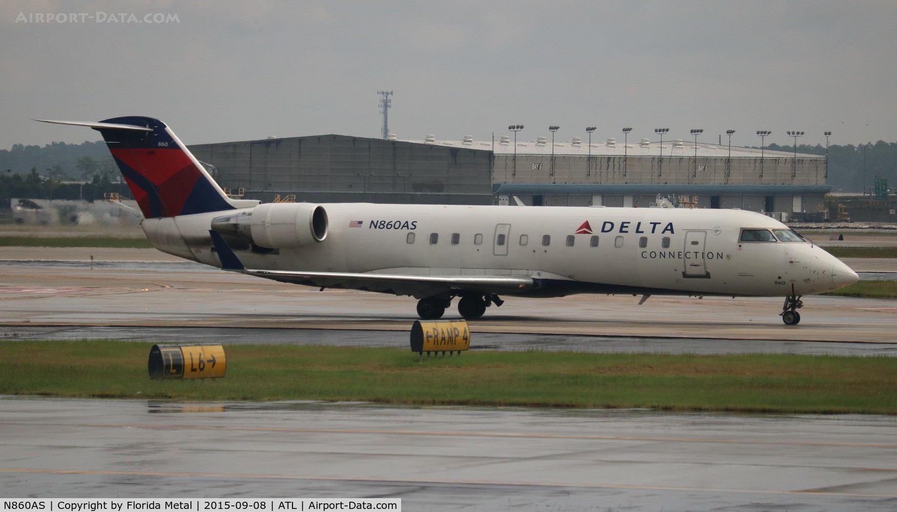 N860AS, 2000 Bombardier CRJ-200ER (CL-600-2B19) C/N 7433, Delta Connection