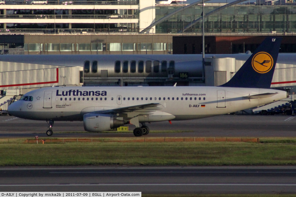 D-AILY, 1998 Airbus A319-114 C/N 875, Taxiing