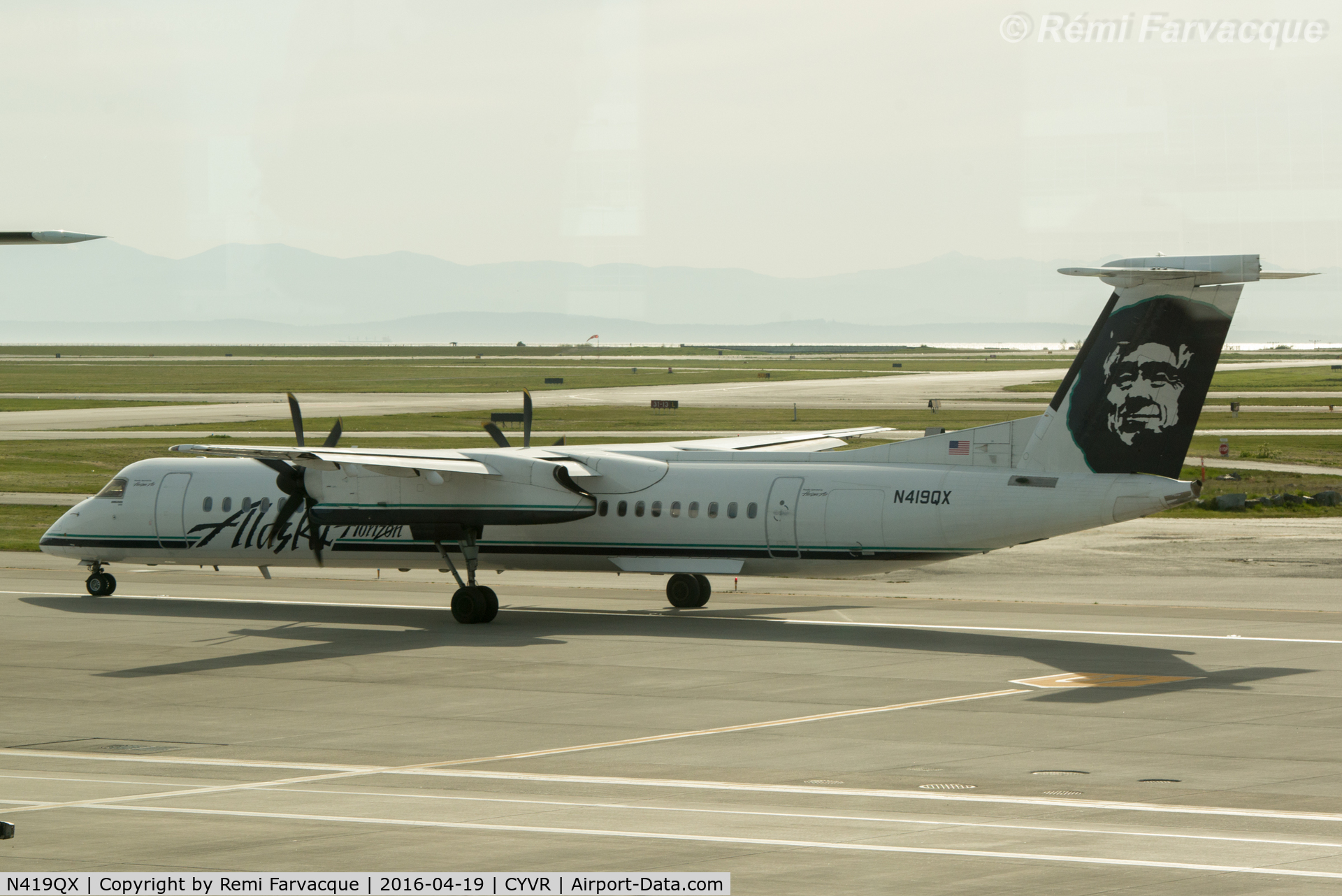 N419QX, 2007 De Havilland Canada DHC-8-402 Dash 8 C/N 4145, Taxiing for departure to south runway.