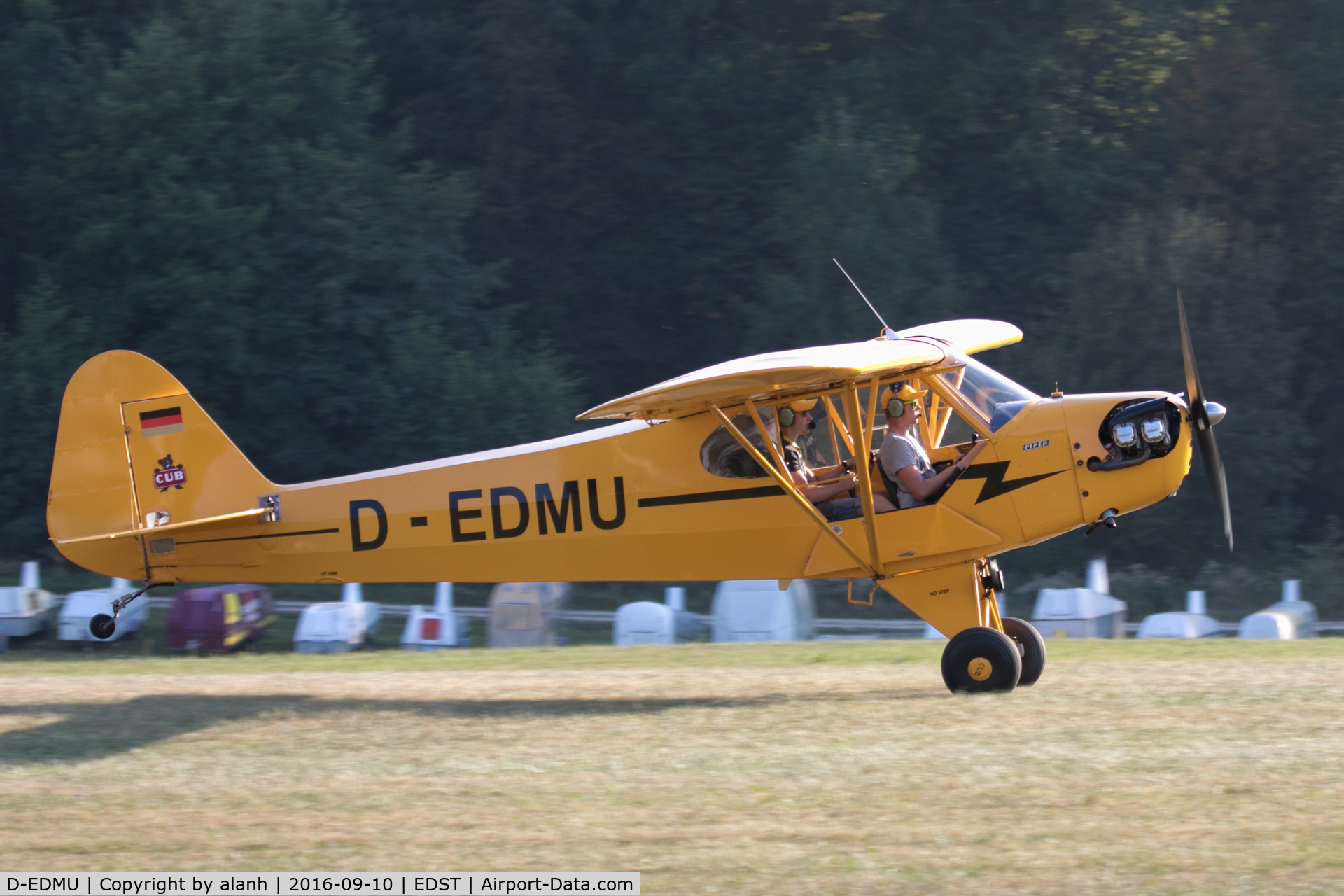 D-EDMU, 1946 Piper J3C-65 Cub Cub C/N 5082, Departing the 2016 Hahnweide Oldtimer Fliegertreffen