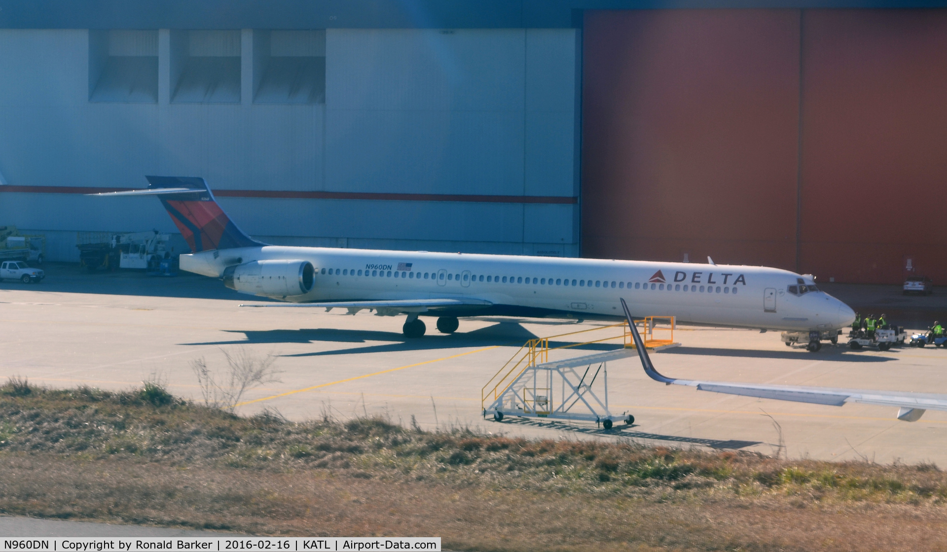 N960DN, 1998 McDonnell Douglas MD-90-30 C/N 53530, Towed Atlanta
