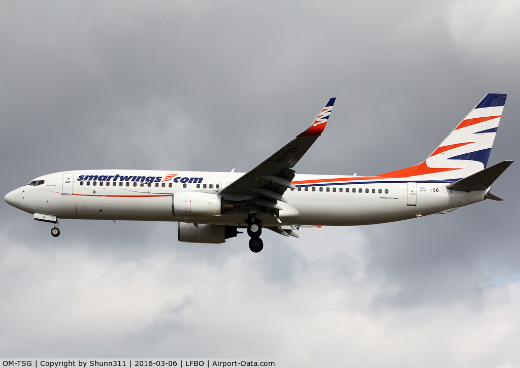 OM-TSG, 2004 Boeing 737-85R C/N 30666, Landing rwy 32L in SmartWings c/s