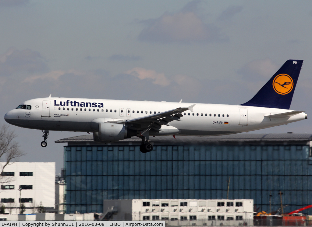 D-AIPH, 1989 Airbus A320-211 C/N 0086, Landing rwy 32R