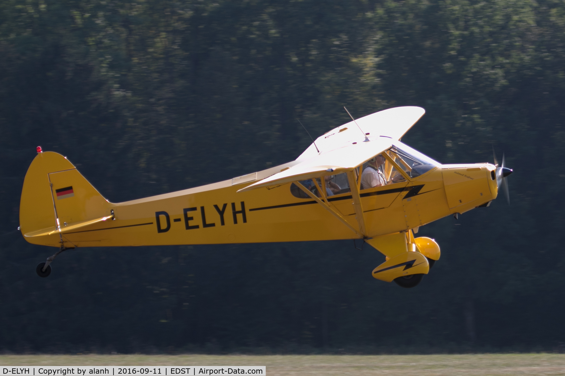 D-ELYH, 1959 Piper PA-18-95 Super Cub Super Cub C/N 18-7069, Departing the 2016 Hahnweide Oldtimer Fliegertreffen