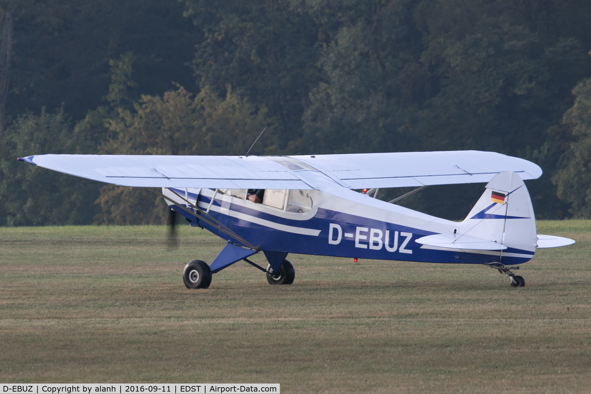 D-EBUZ, 1958 Piper PA-18-150 Super Cub Super Cub C/N 18-6769, Taxying for departure at the 2016 Hahnweide Oldtimer Fliegertreffen