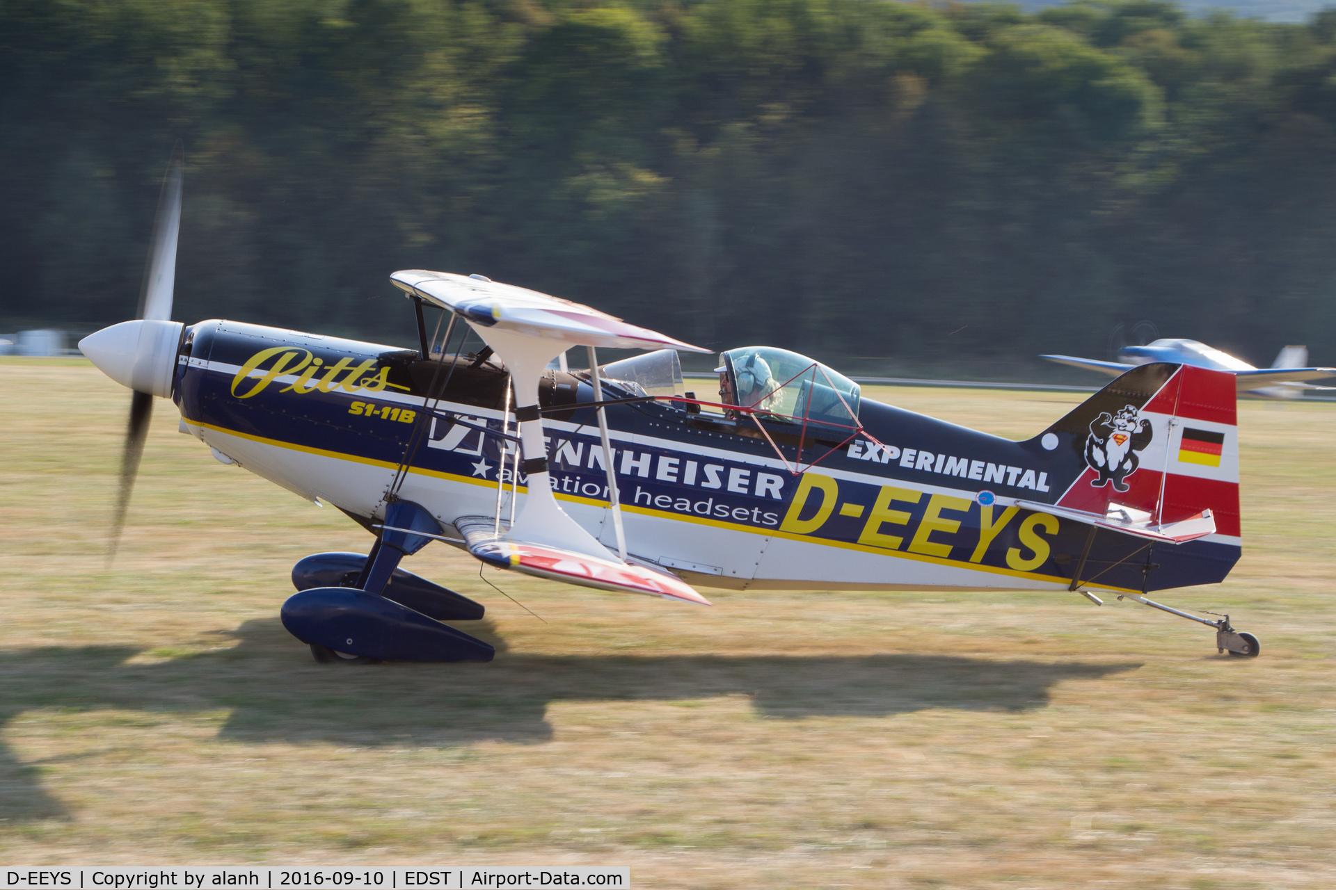 D-EEYS, 2005 Pitts S-1-11 Super Stinker C/N 479, Taxying for departure at the 2016 Hahnweide Oldtimer Fliegertreffen