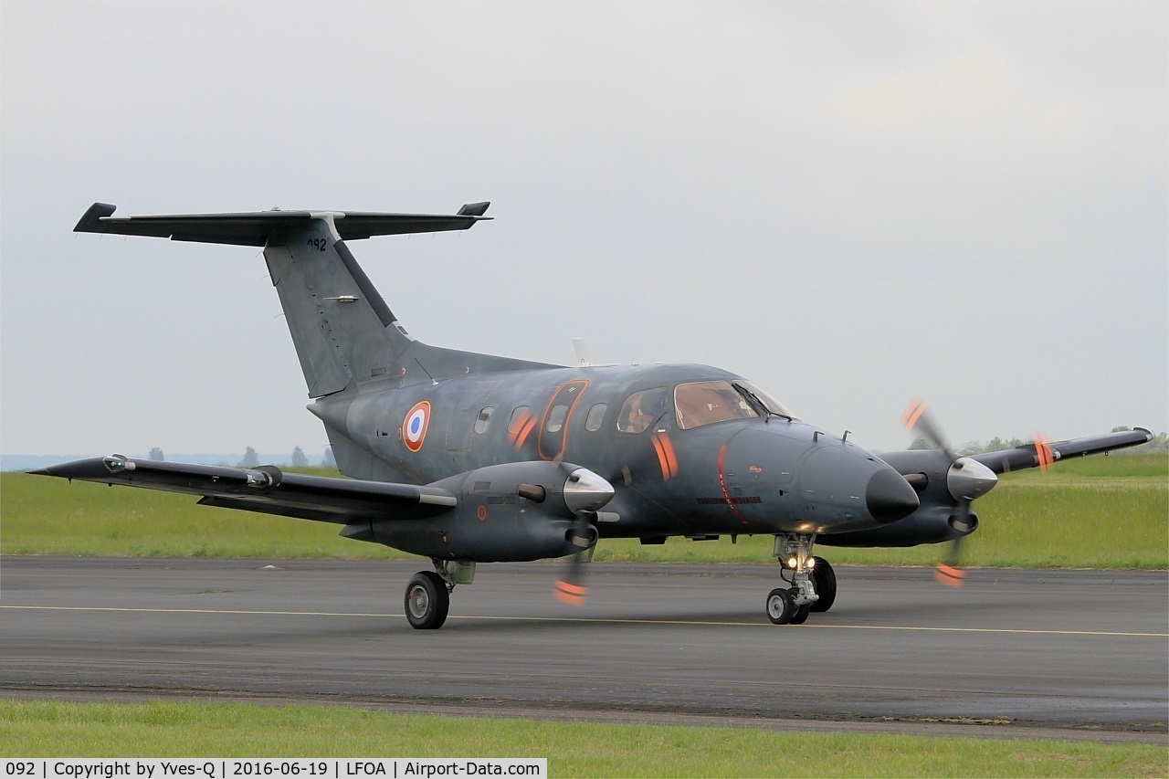 092, Embraer EMB-121AA Xingu C/N 121092, Embraer EMB-121AA Xingu, Taxiing to holding point rwy 24, Avord Air Base 702 (LFOA) Open day 2016