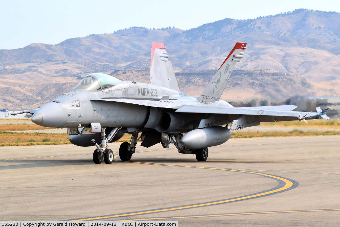 165230, McDonnell Douglas F/A-18C Hornet C/N 1418/C455, taxing to ramp