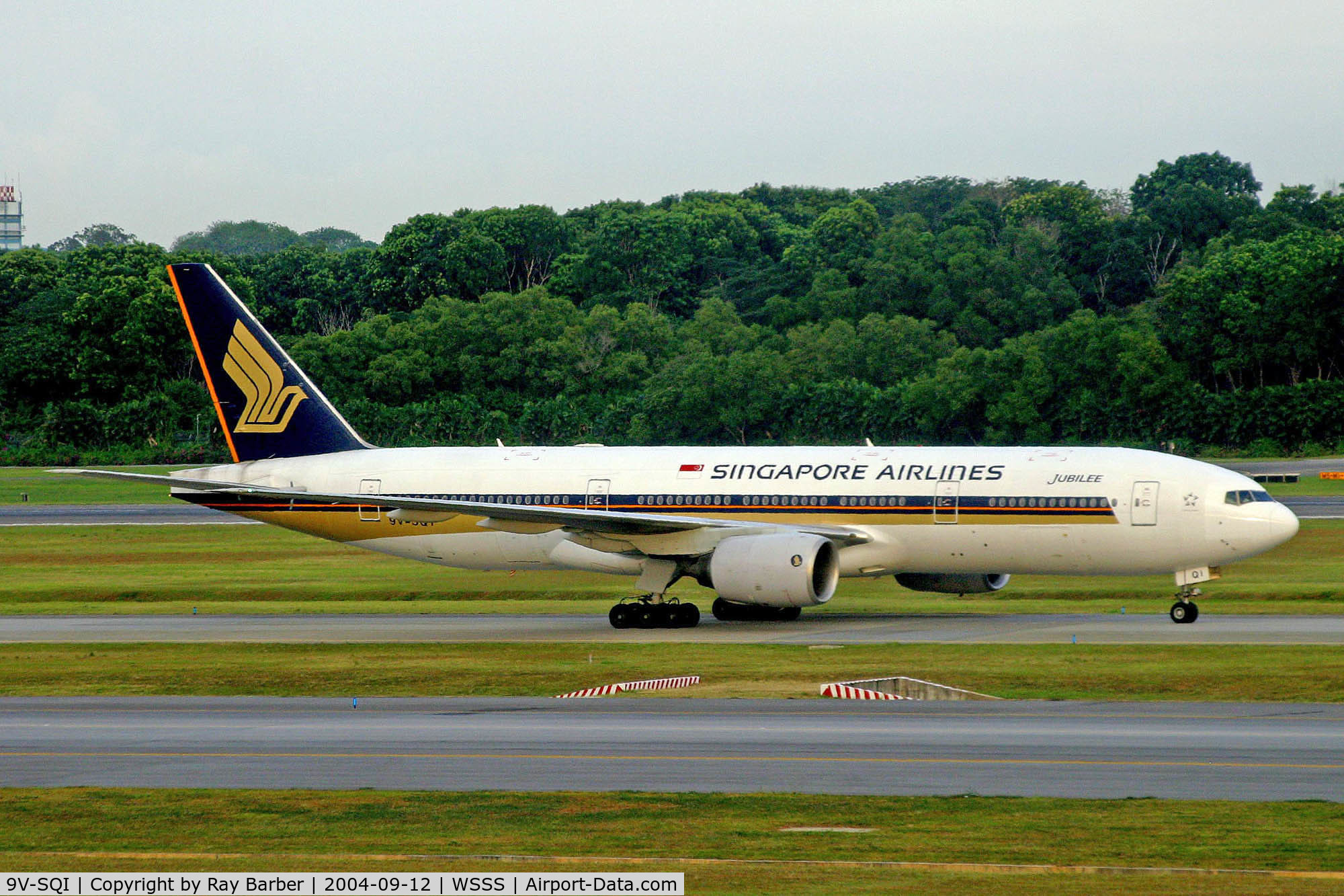 9V-SQI, 2002 Boeing 777-212/ER C/N 28530, Boeing 777-212ER [28530] Singapore-Changi~9V 13/09/2004