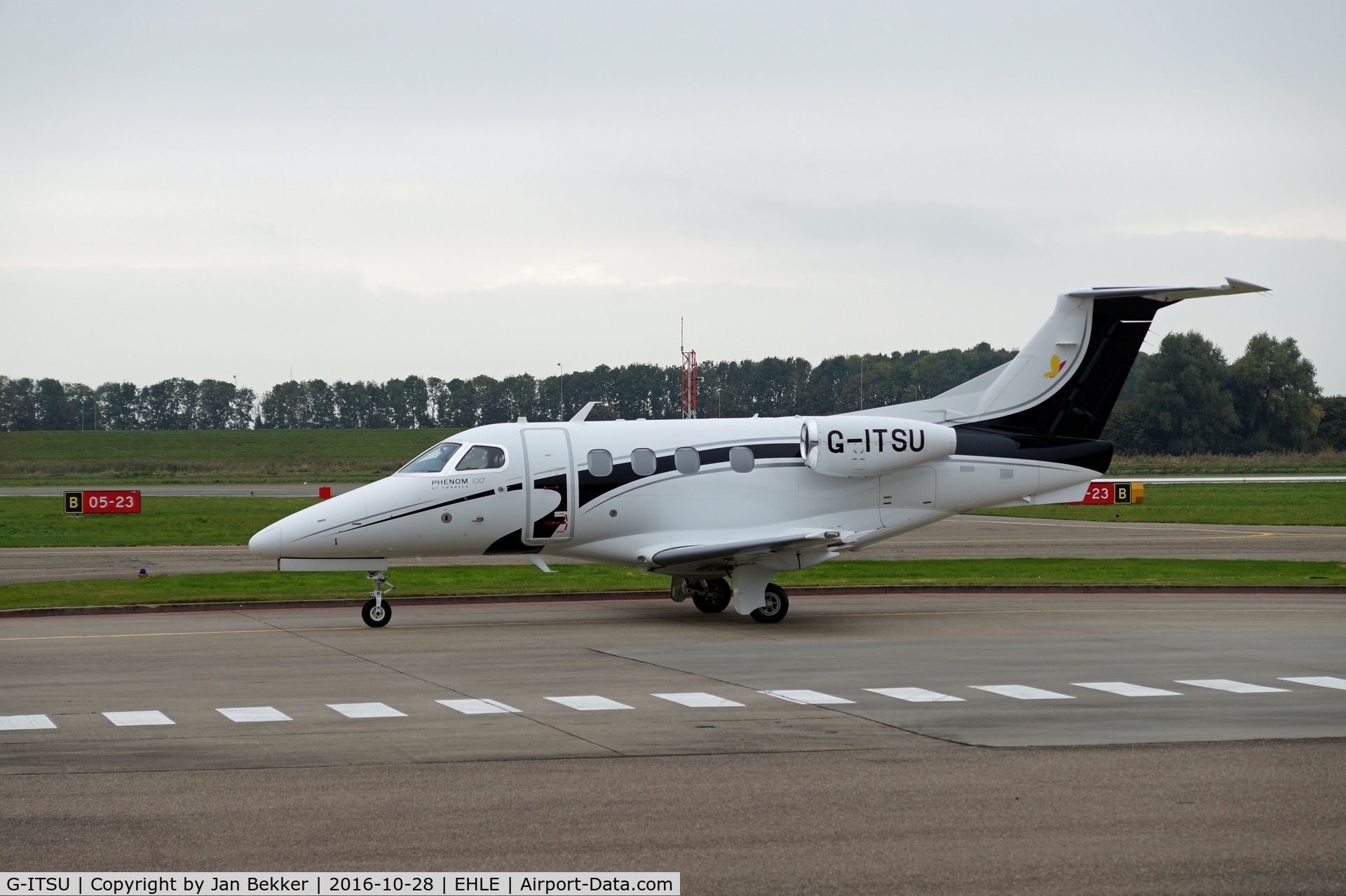 G-ITSU, 2010 Embraer EMB-500 Phenom 100 C/N 50000185, Lelystad Airport
