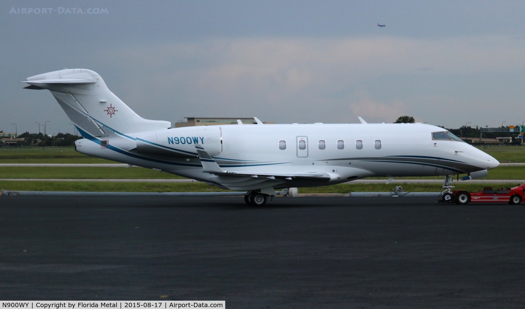 N900WY, 2004 Bombardier Challenger 300 (BD-100-1A10) C/N 20035, Challenger 300