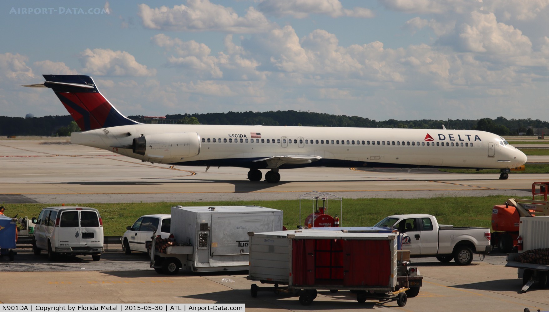 N901DA, 1995 McDonnell Douglas MD-90-30 C/N 53381, Delta