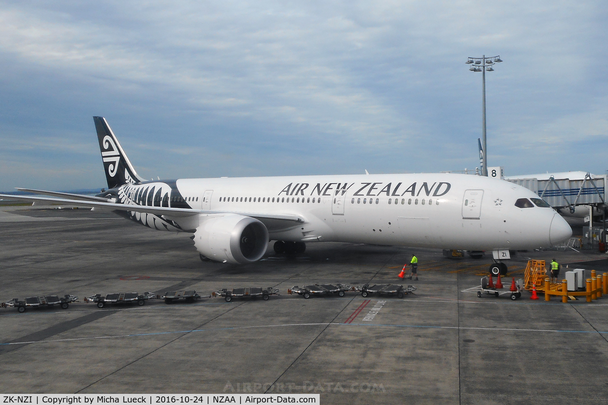 ZK-NZI, 2016 Boeing 787-9 Dreamliner Dreamliner C/N 37965, At AKL