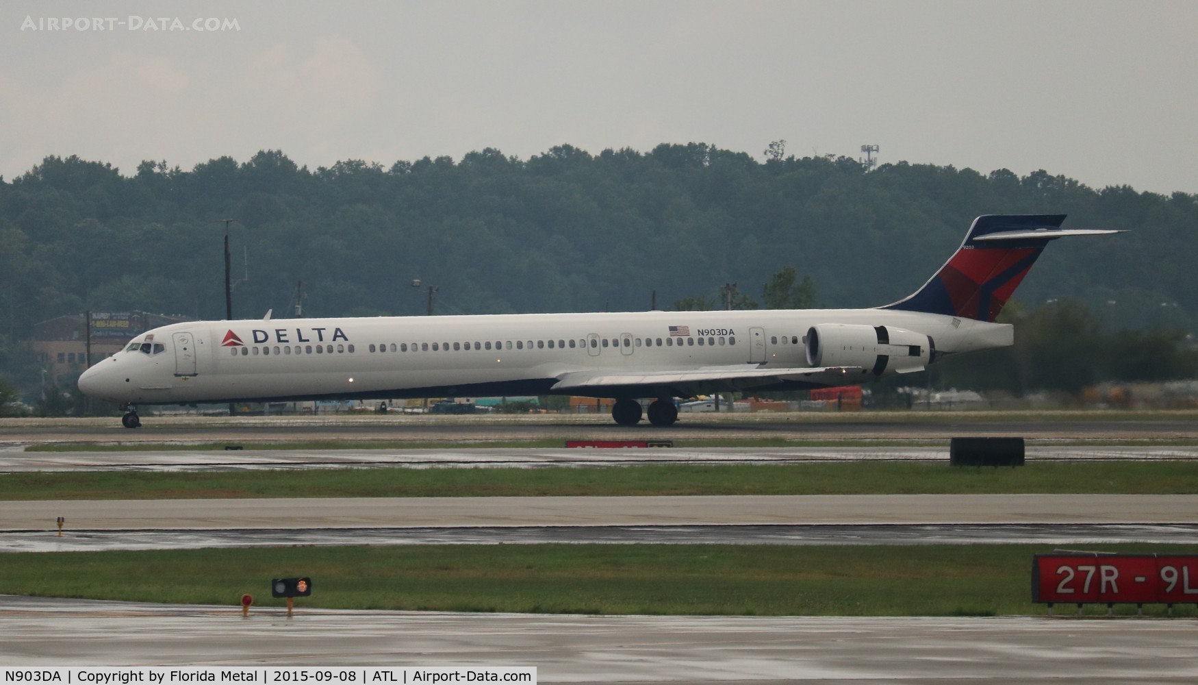 N903DA, 1995 McDonnell Douglas MD-90-30 C/N 53383, Delta