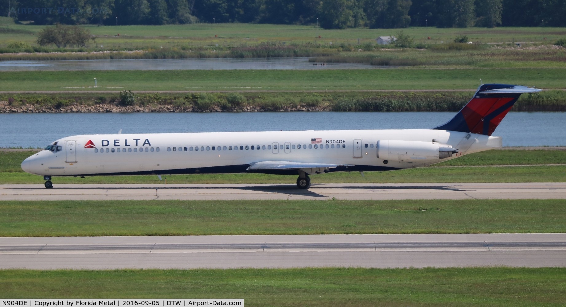N904DE, 1992 McDonnell Douglas MD-88 C/N 53409, Delta