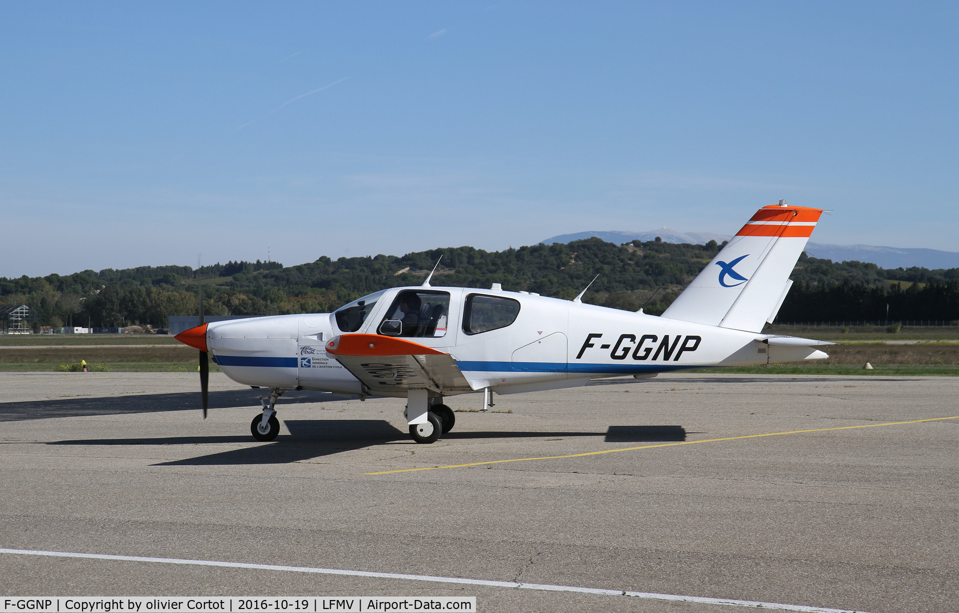 F-GGNP, Socata TB-20 C/N 1264, taxiing at Avignon airport