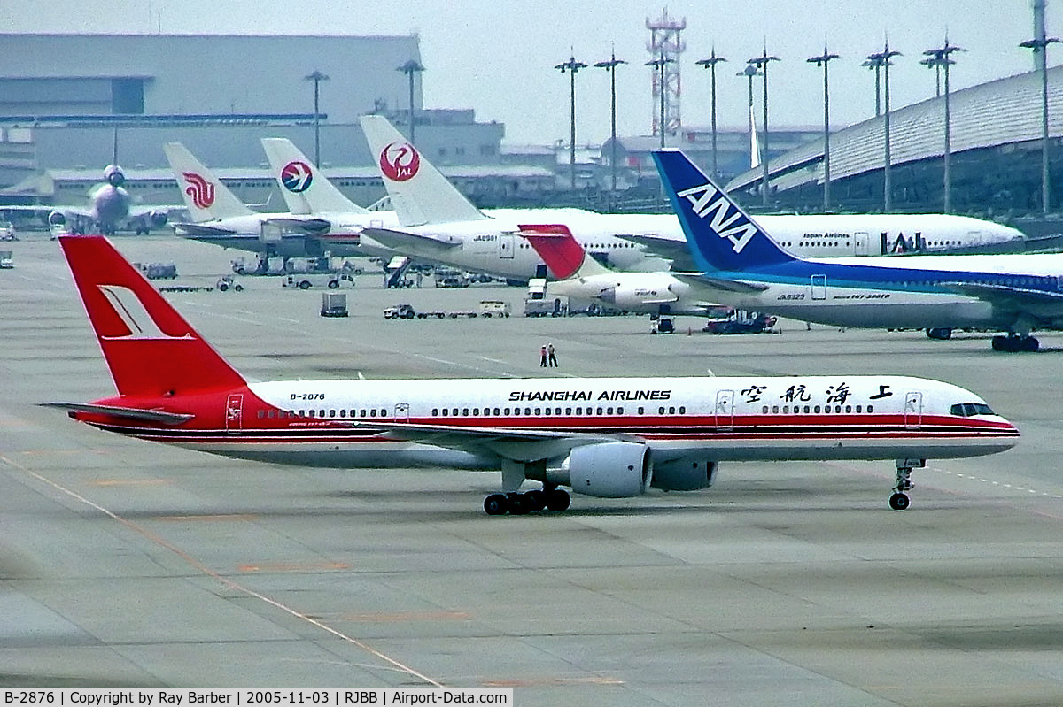 B-2876, 2004 Boeing 757-26D C/N 33967, Boeing 757-26D [33967] (Shanghai Airlines) Osaka-Kansai~JA 03/11/2005