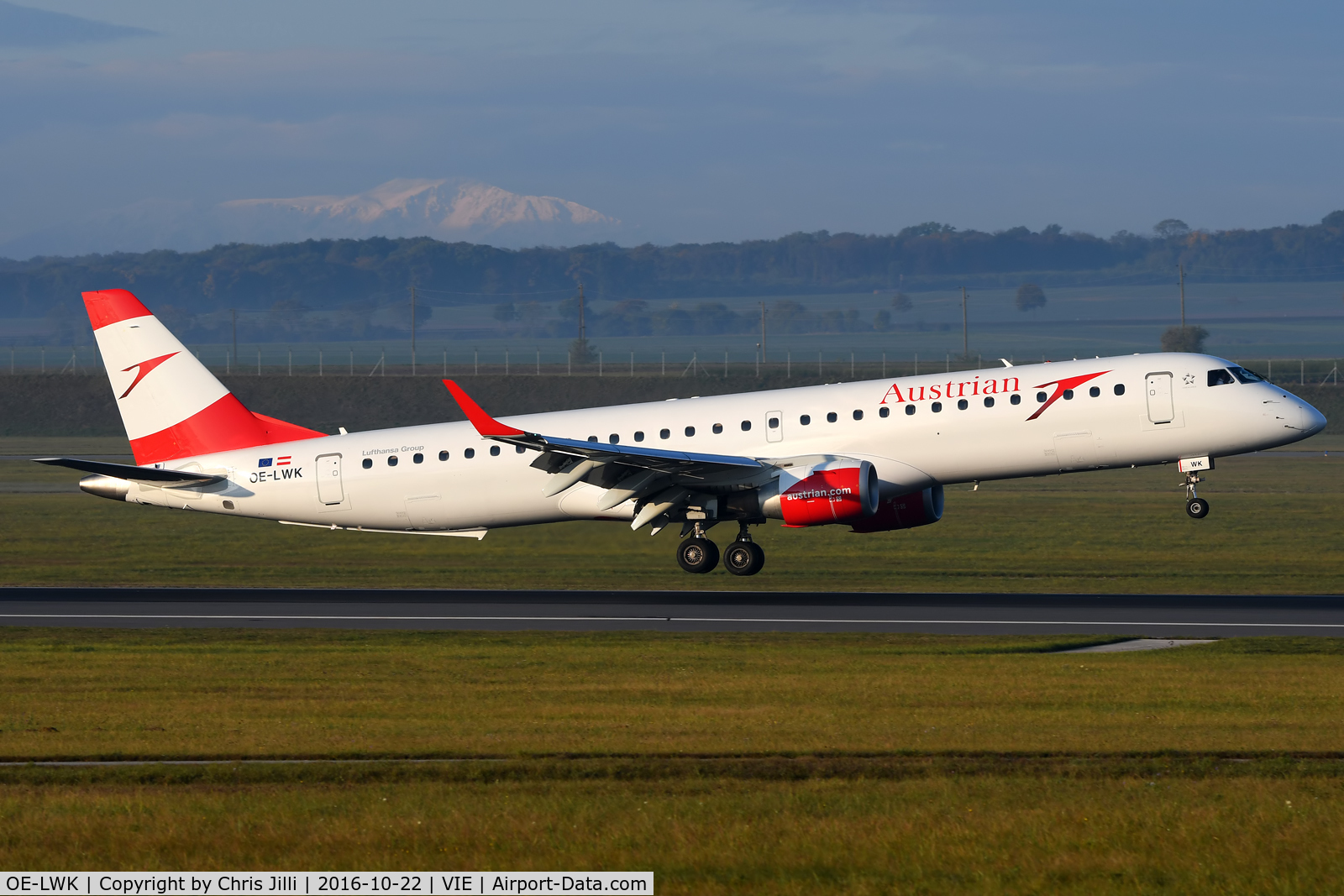 OE-LWK, 2012 Embraer 195LR  (ERJ-190-200LR) C/N 19000523, Austrian Airlines