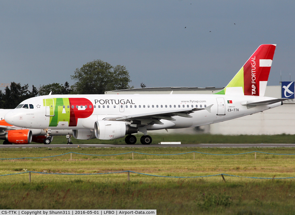 CS-TTK, 1999 Airbus A319-111 C/N 1034, Ready for departure from rwy 32R
