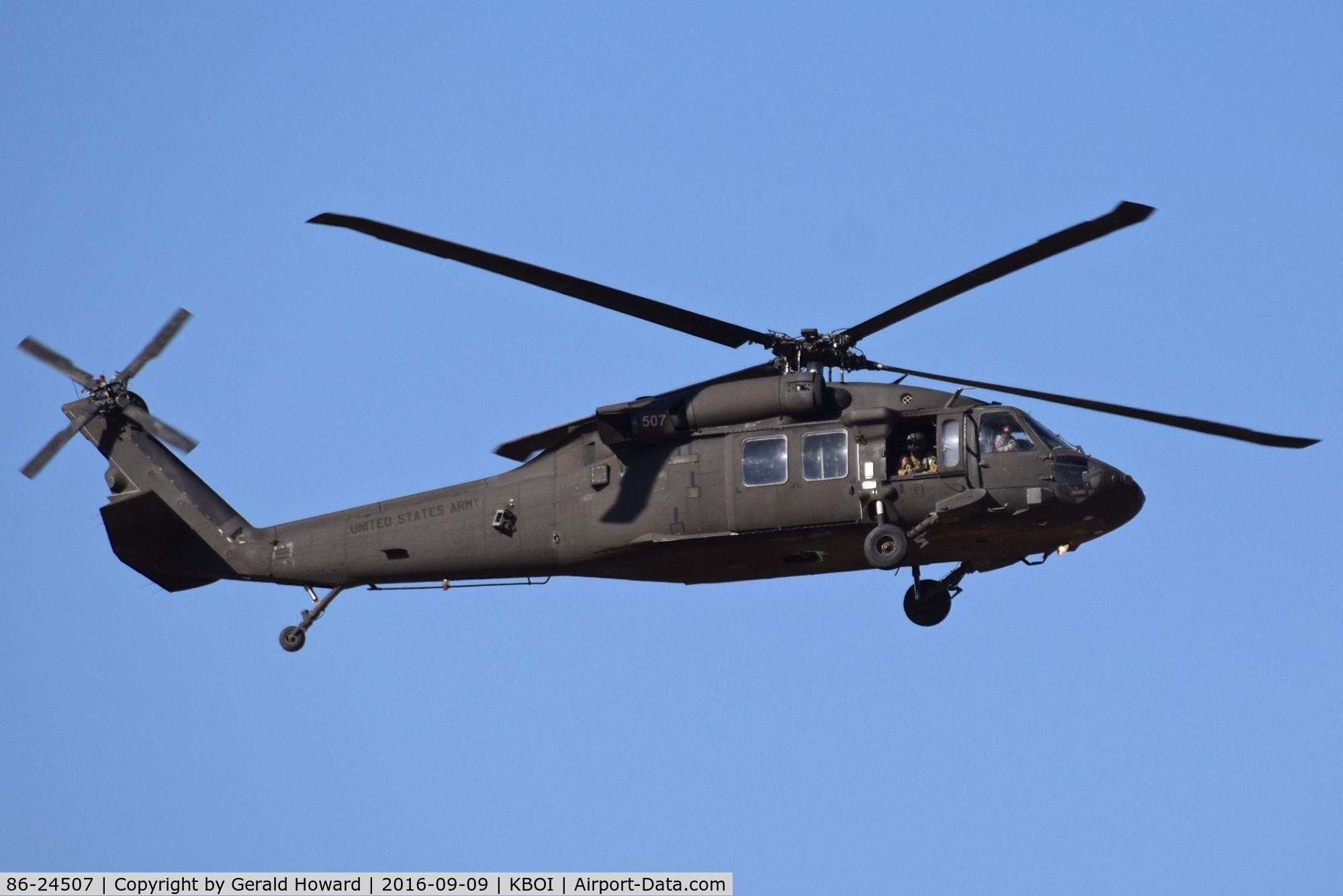 86-24507, 1986 Sikorsky UH-60A Black Hawk C/N 70-1004, Approach to Gowen Field.