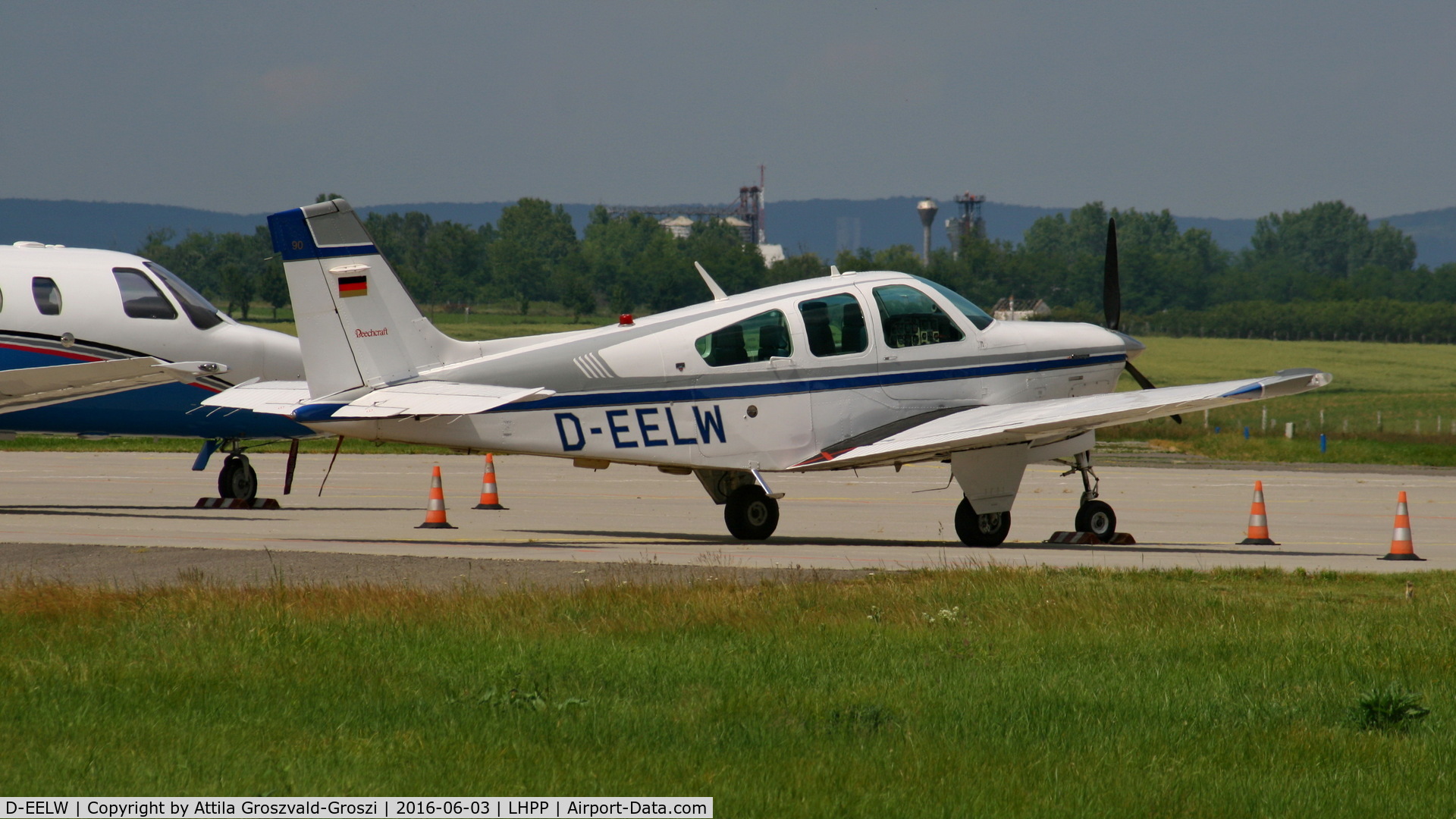 D-EELW, Beech F33A Bonanza Bonanza C/N CE-1180, Pécs-Pogány Airport, Hungary