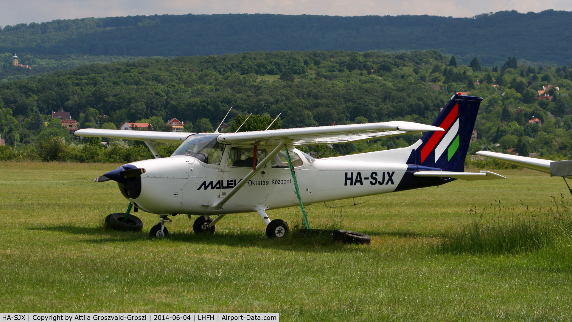 HA-SJX, 1978 Cessna 172N C/N 17270653, Farkashegy Airfield, Hungary