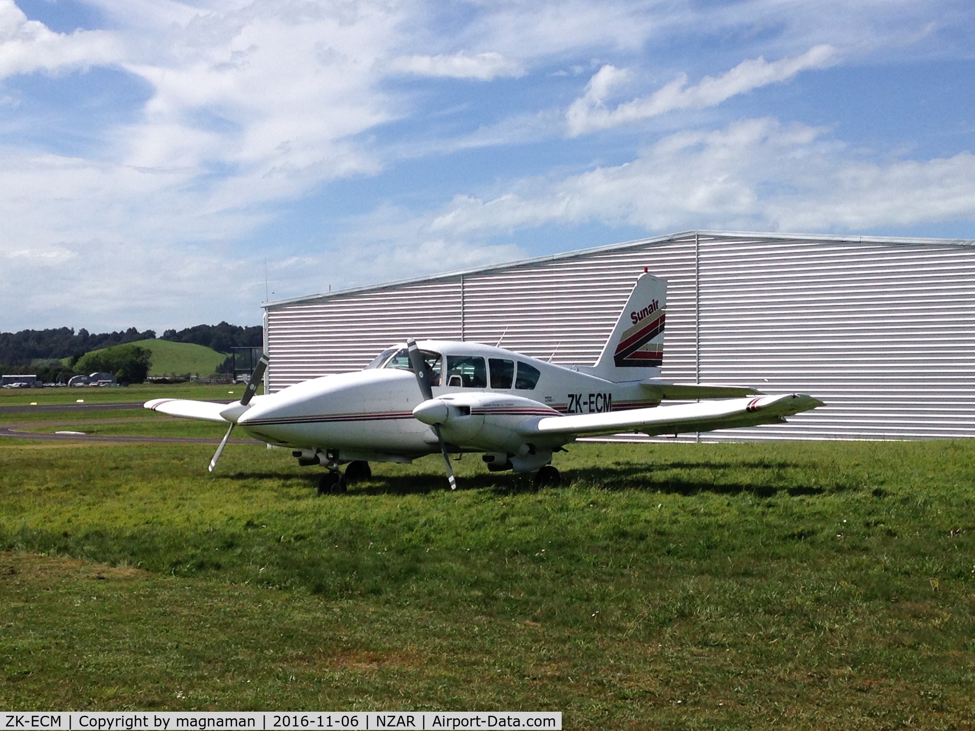 ZK-ECM, Piper PA-23-250 Aztec C/N 27-8154001, just landed