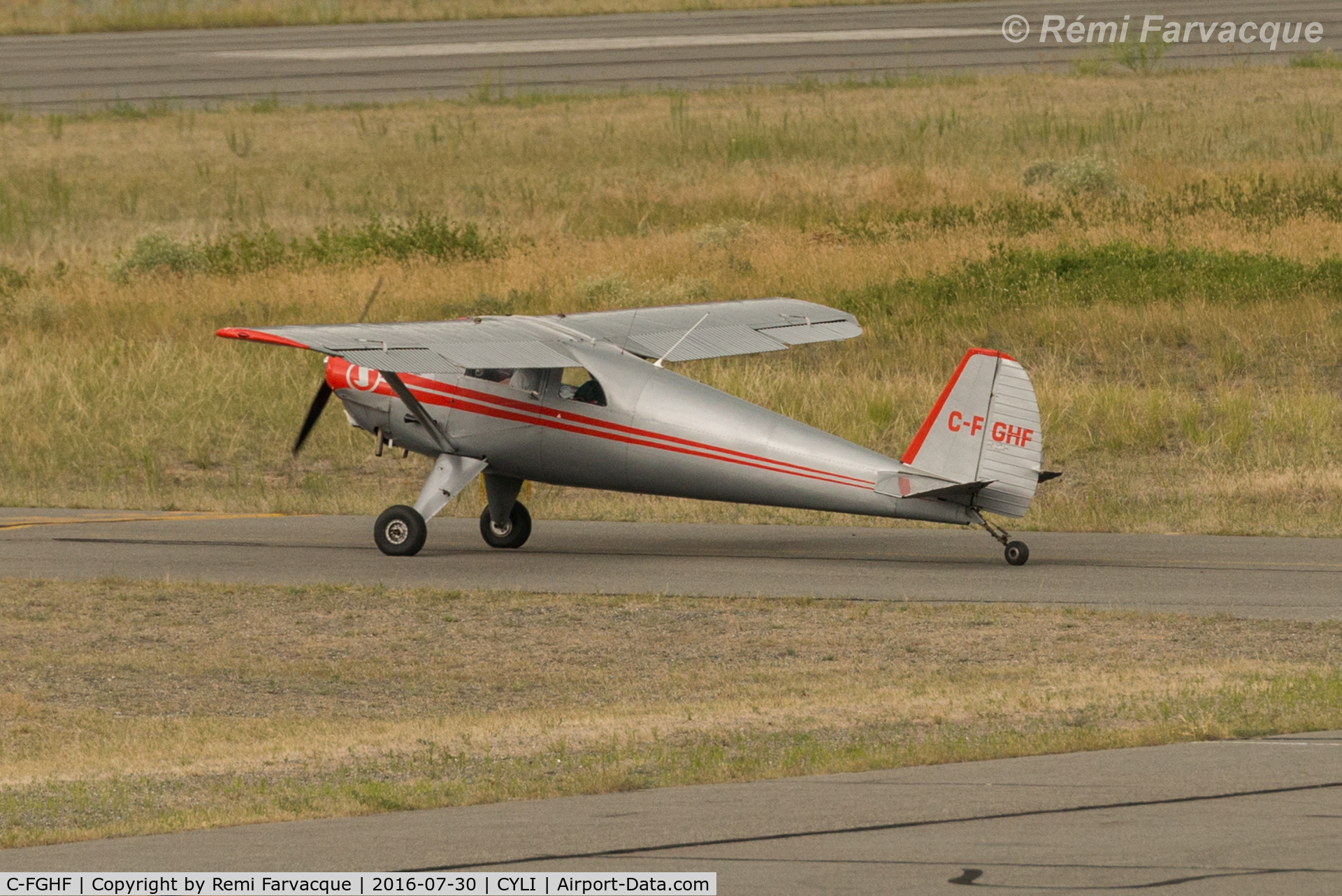 C-FGHF, 1948 Luscombe 8E Silvaire C/N 6226, Taxiing for take-off.