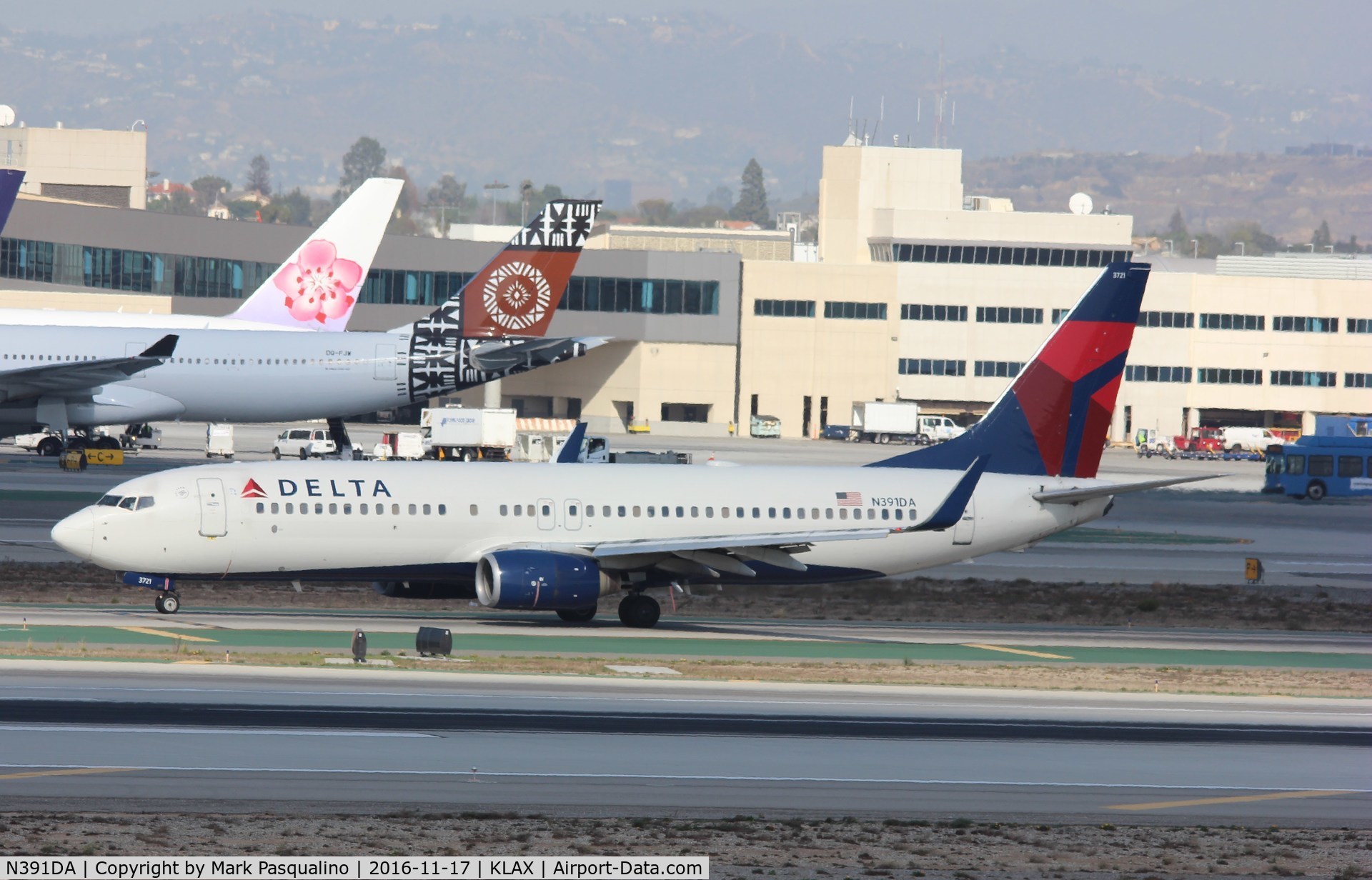 N391DA, 2000 Boeing 737-832 C/N 30560, Boeing 737-800