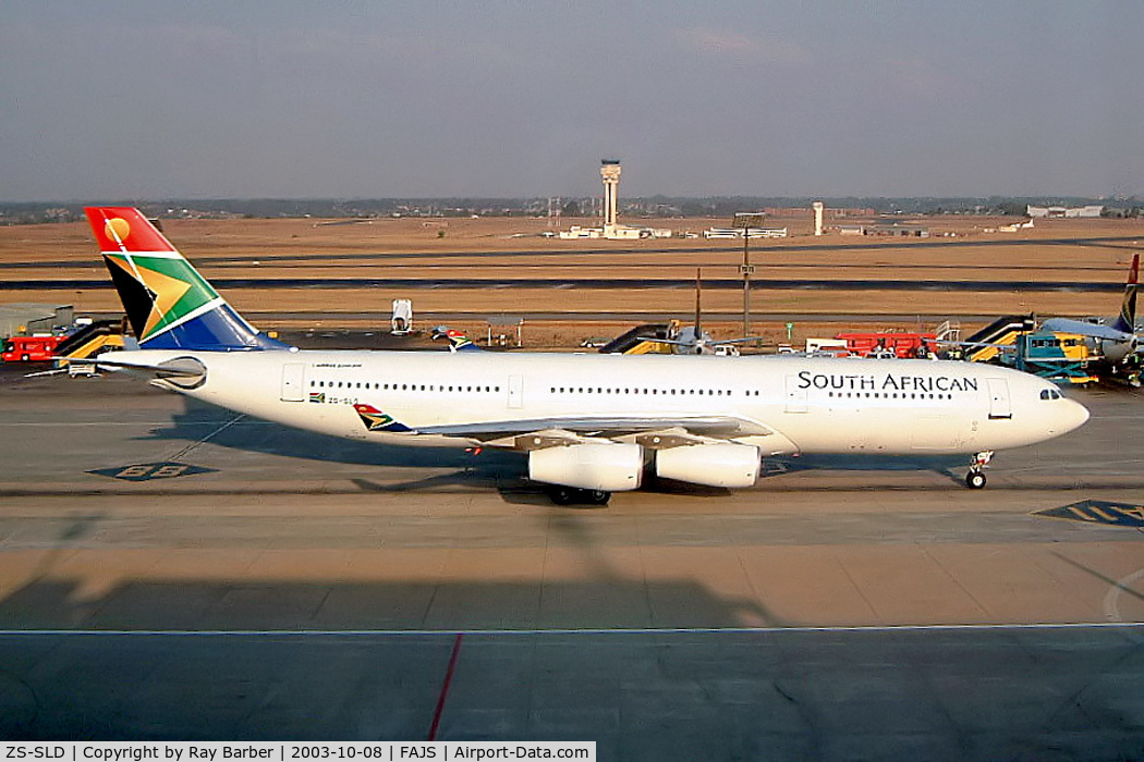 ZS-SLD, 1993 Airbus A340-211 C/N 019, Airbus A340-212 [019] (South African Airways) Johannesburg Int~ZS 08/10/2003.Taken through the glass of the terminal.