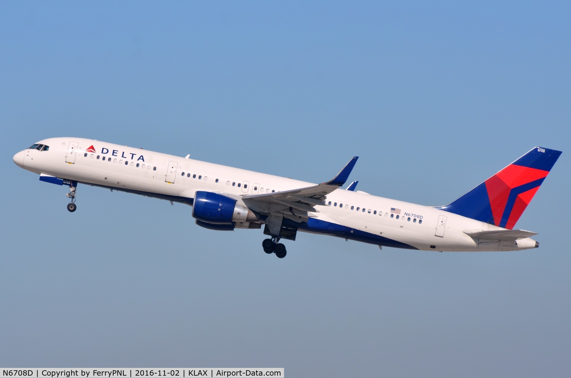 N6708D, 2000 Boeing 757-232 C/N 30480, Delta B752 departing