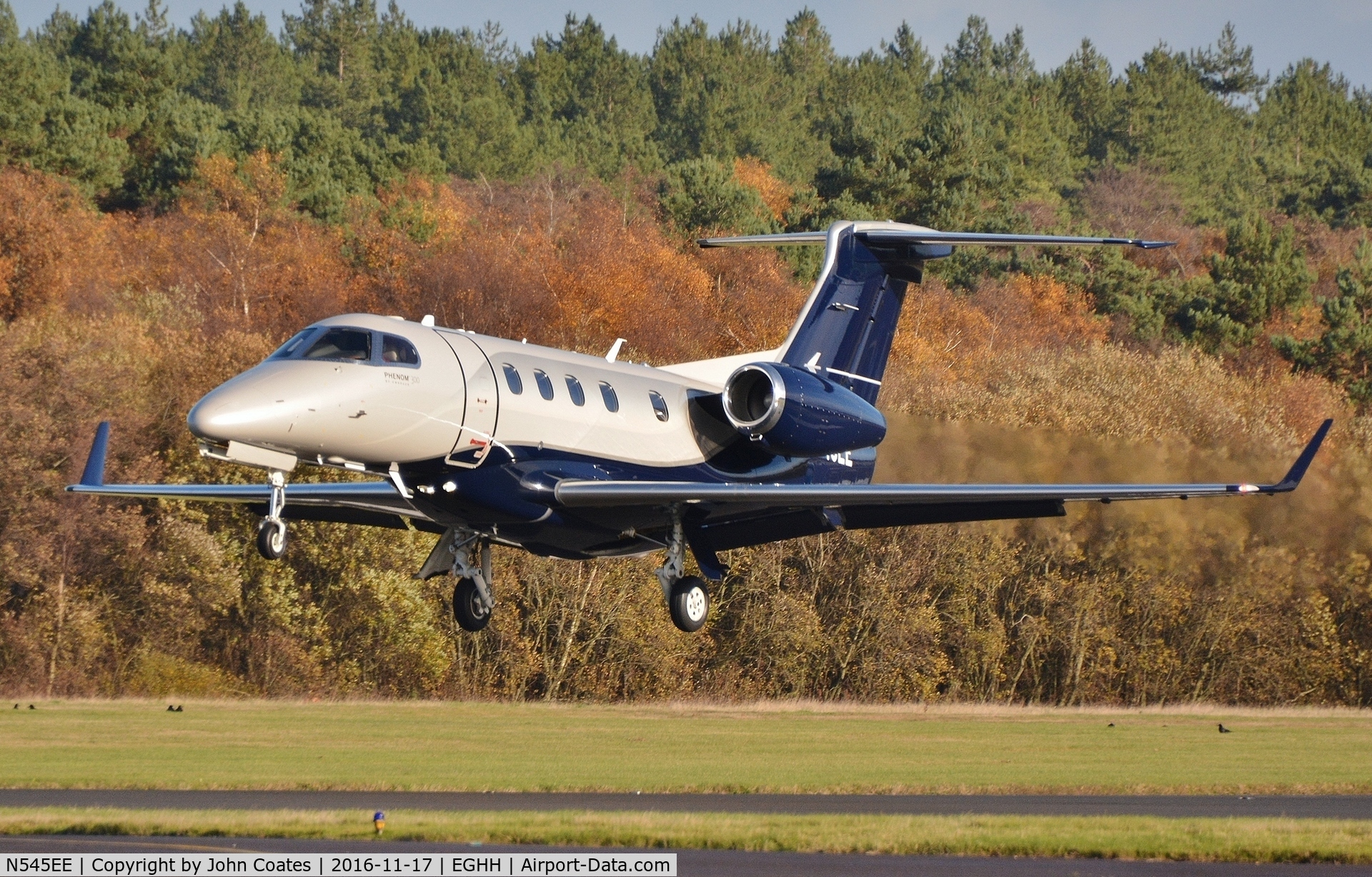 N545EE, 2016 Embraer EMB-505 Phenom 300 C/N 50500345, Approach to 26 during training