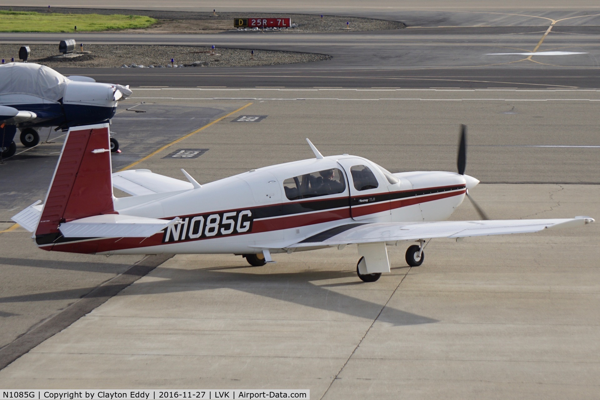 N1085G, 1989 Mooney M20M Bravo C/N 27-0009, Livermore Airport 2016