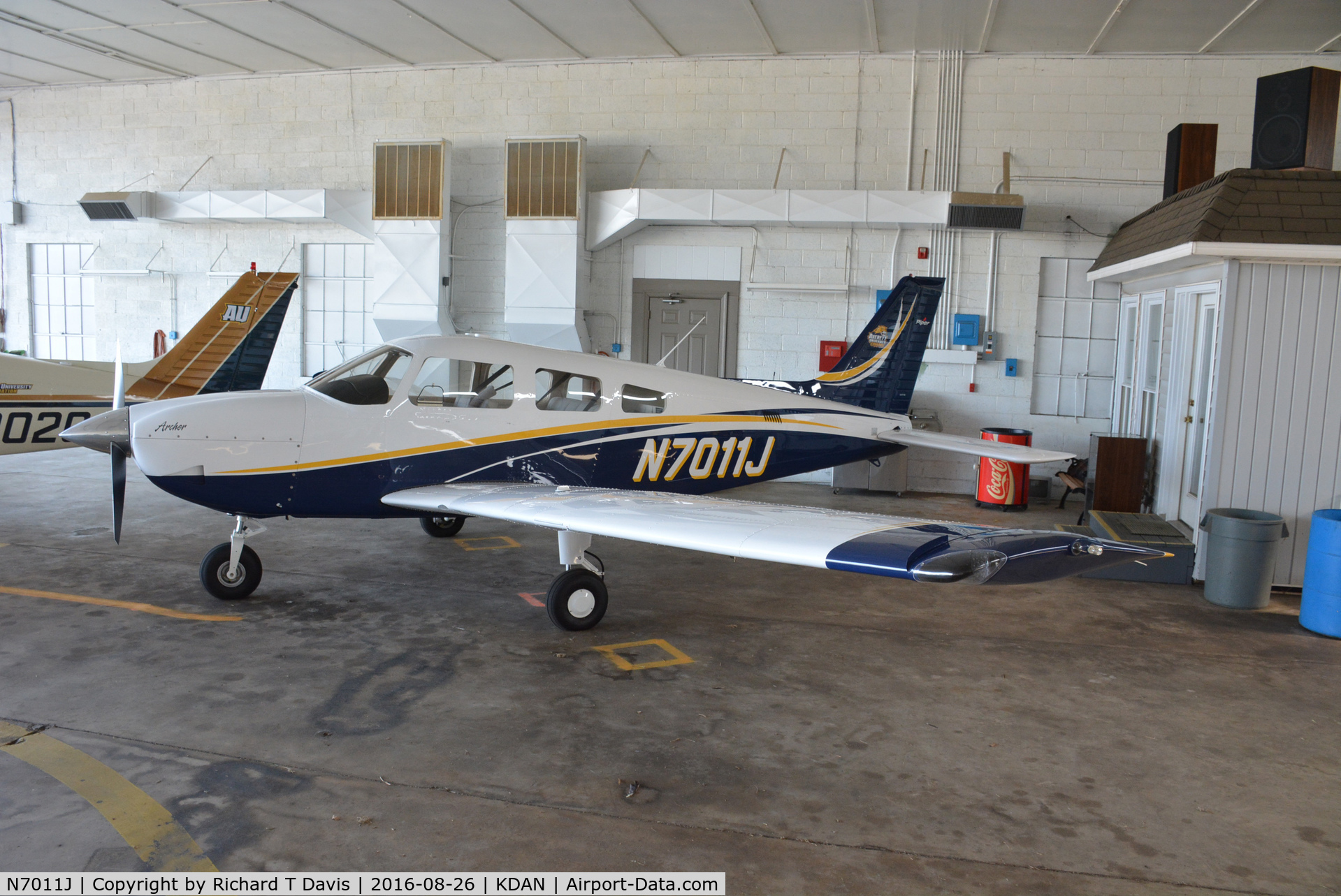 N7011J, Piper PA-24-260 Comanche C/N 24-4227, Piper PA-24-260 in Danville Va. Averett University Flight School