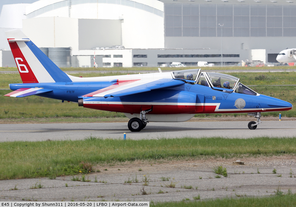 E45, Dassault-Dornier Alpha Jet E C/N E45, Taxiing to the General Aviation area...