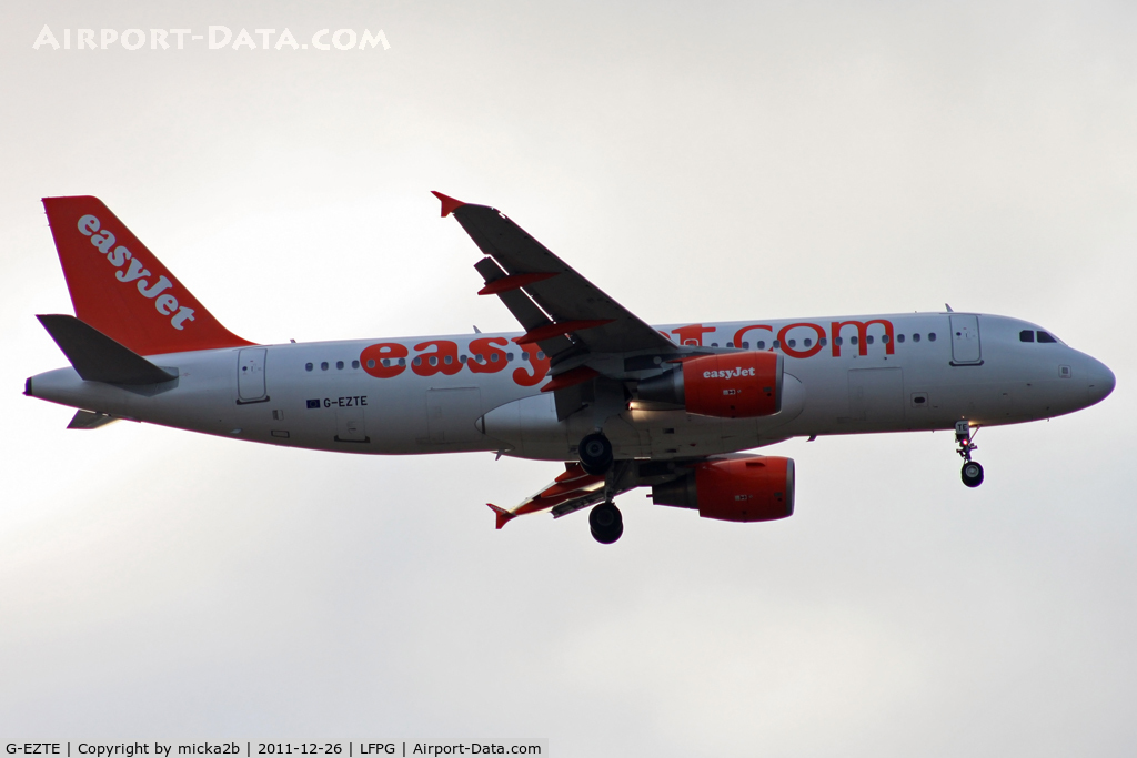 G-EZTE, 2009 Airbus A320-214 C/N 3913, Landing