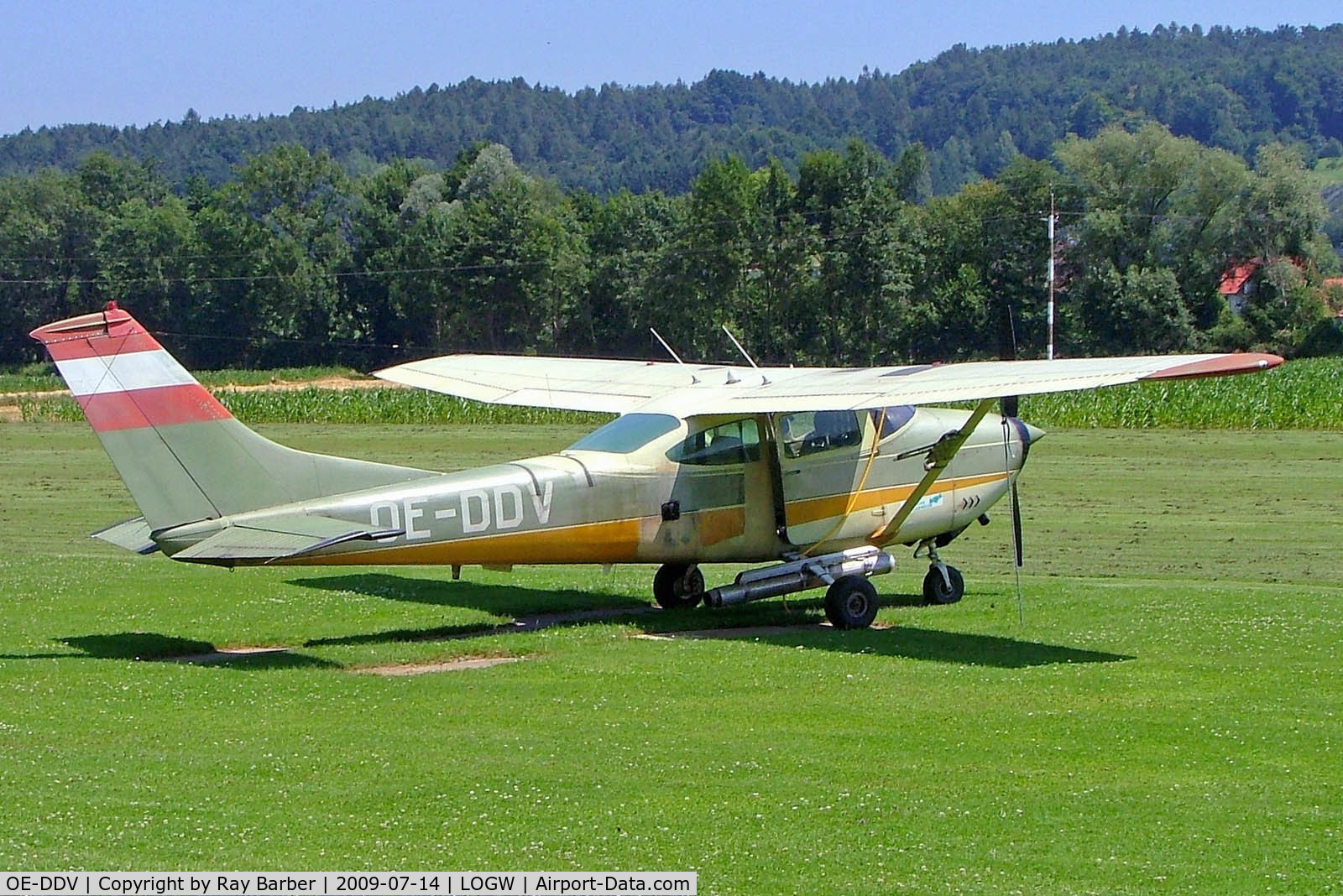 OE-DDV, Cessna 182M Skylane C/N 18259404, Cessna 182M Skylane [182-59404] Weiz-Unterfladnitz~OE 14/07/2009