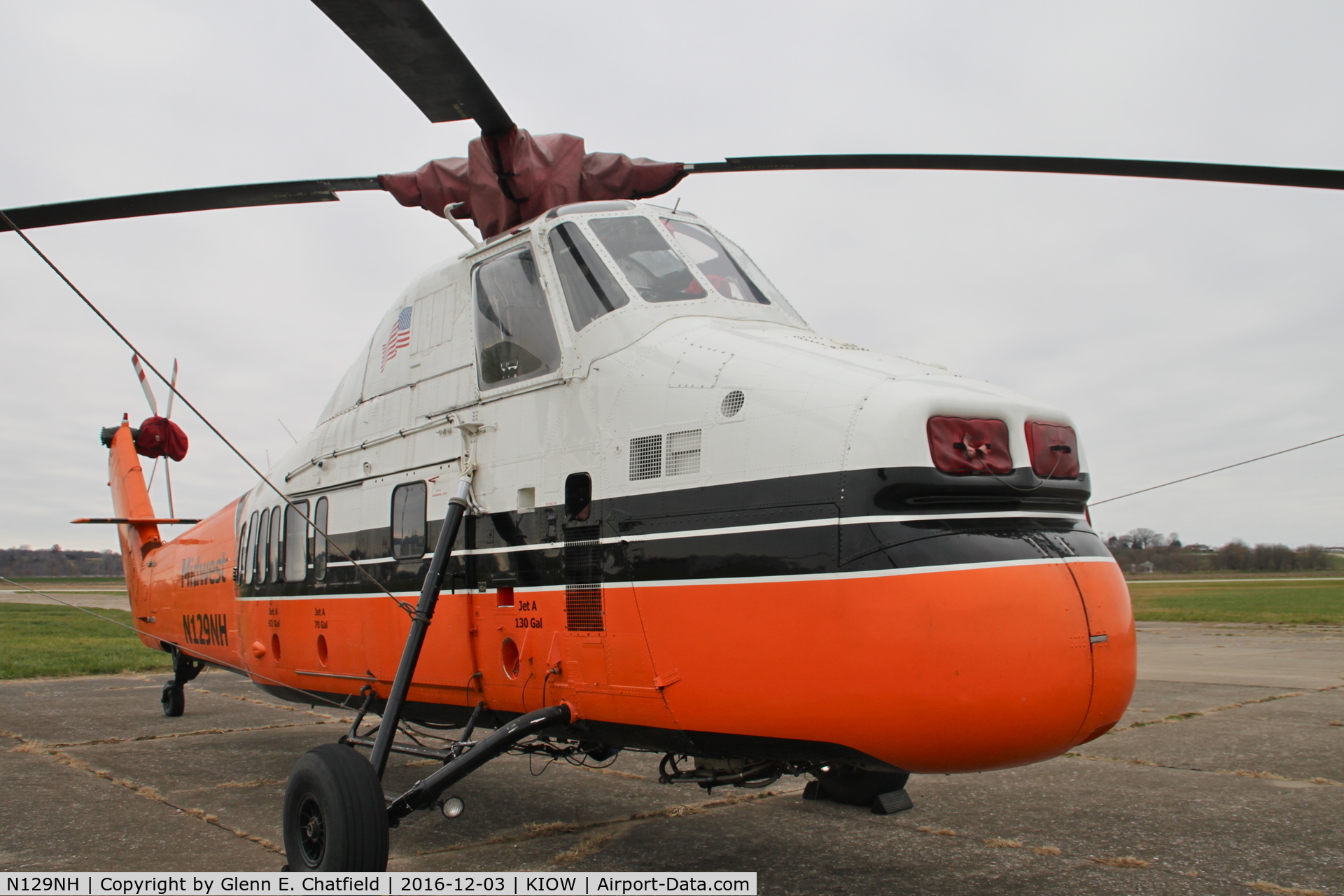 N129NH, 1975 Sikorsky S-58JT C/N 58-855, Spied on the ramp and it needed to be photographed