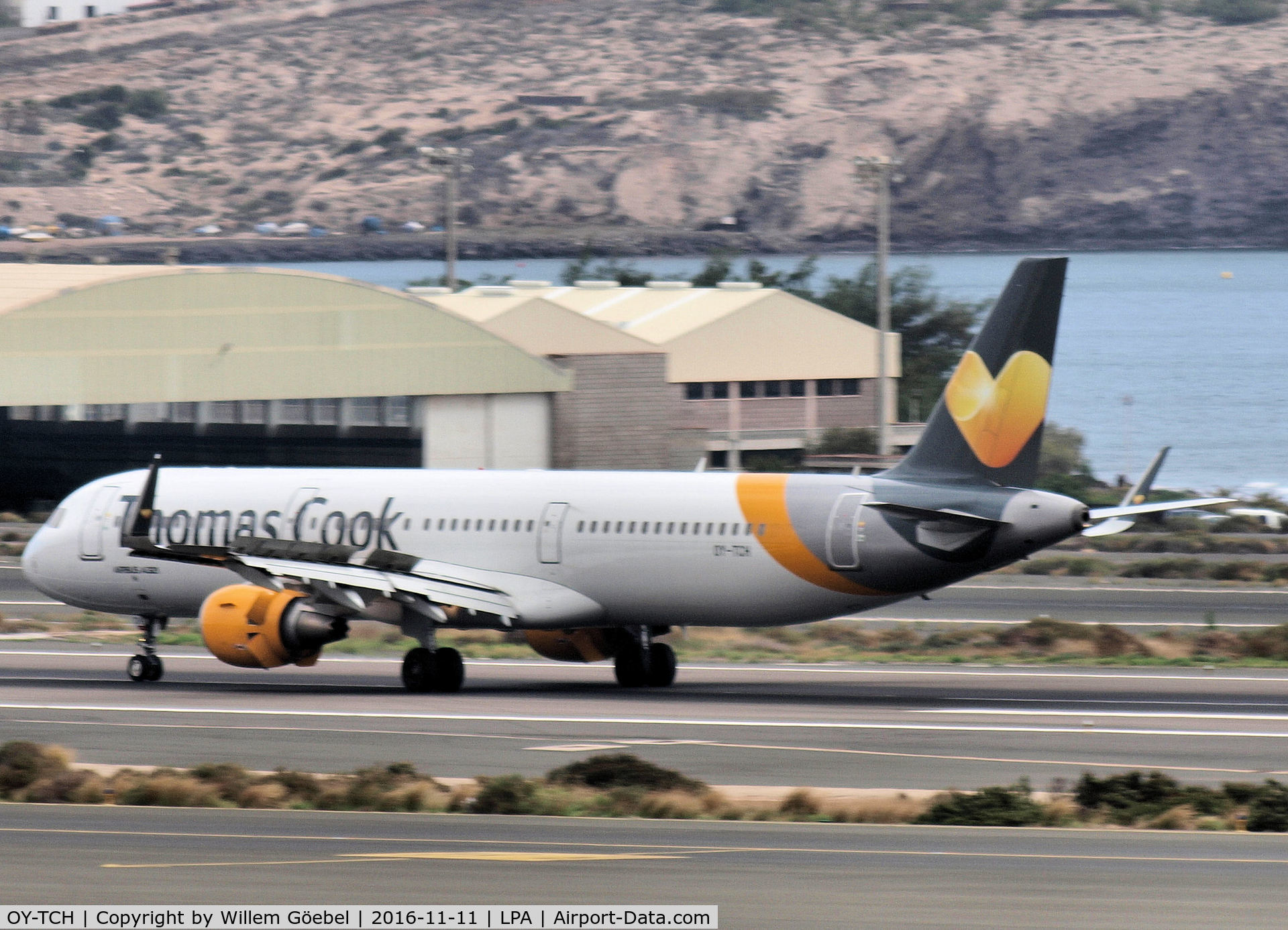 OY-TCH, 2015 Airbus A321-211 C/N 6438, Landing op Las Palmas Gran Canaria