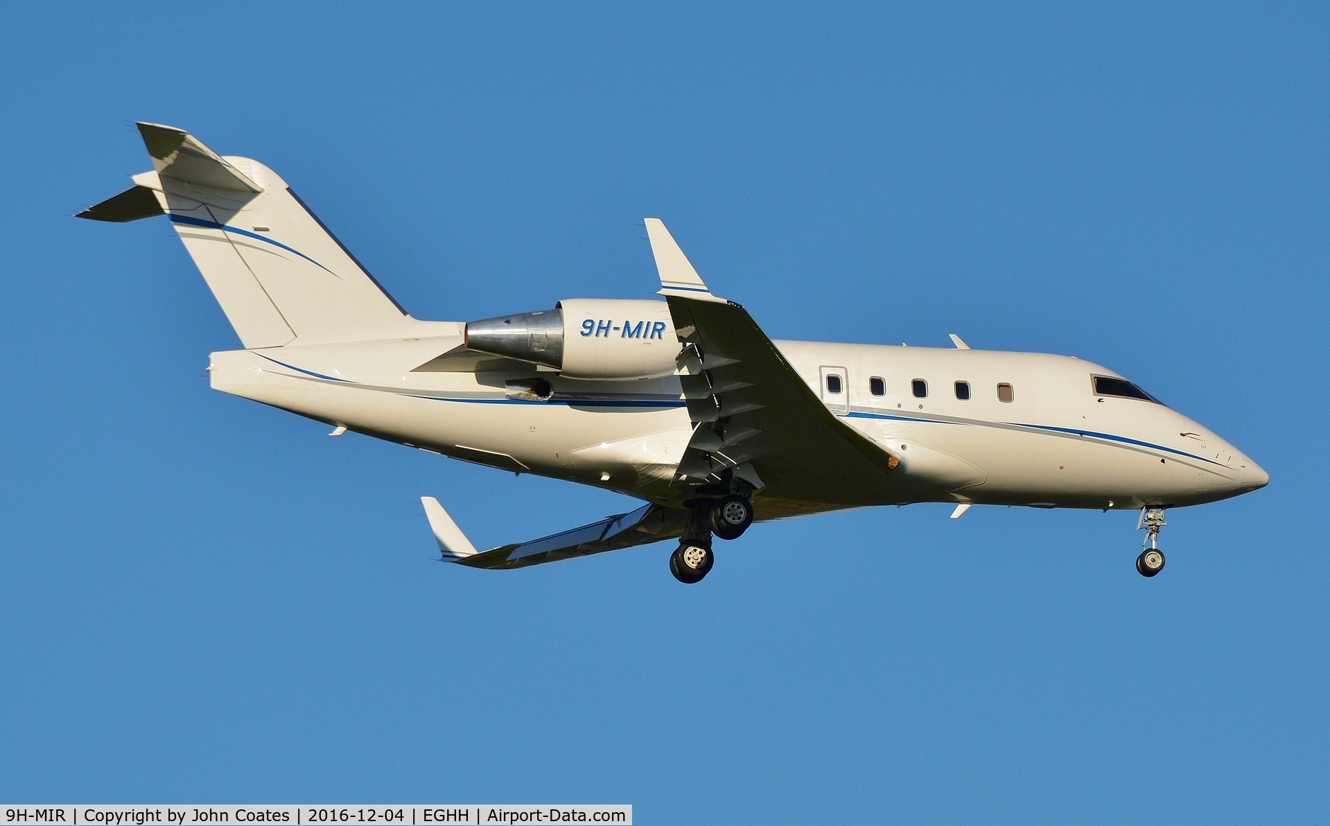 9H-MIR, 1998 Bombardier Challenger 604 (CL-600-2B16) C/N 5368, Arriving on 08