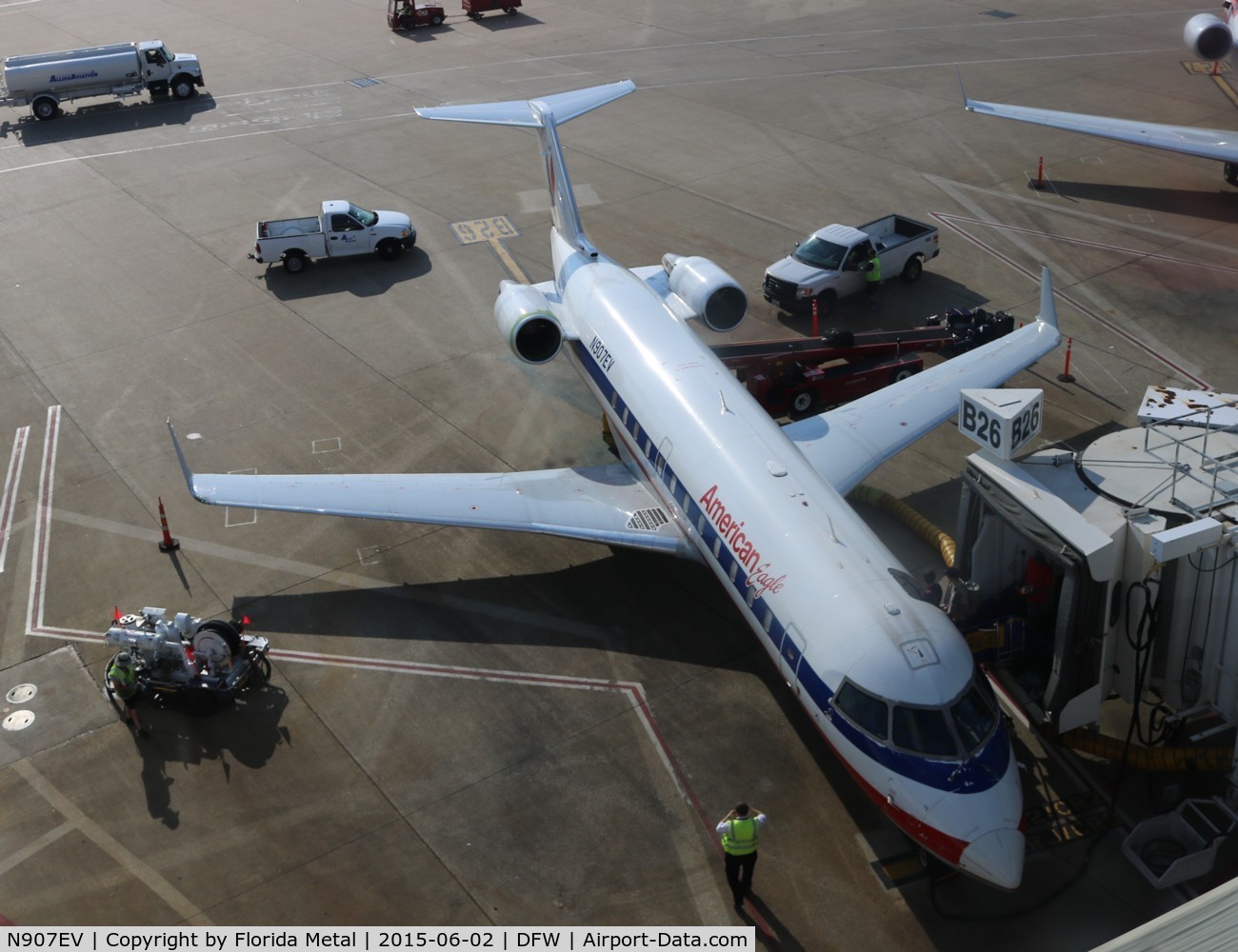 N907EV, 2002 Bombardier CRJ-200ER (CL-600-2B19) C/N 7648, American Eagle