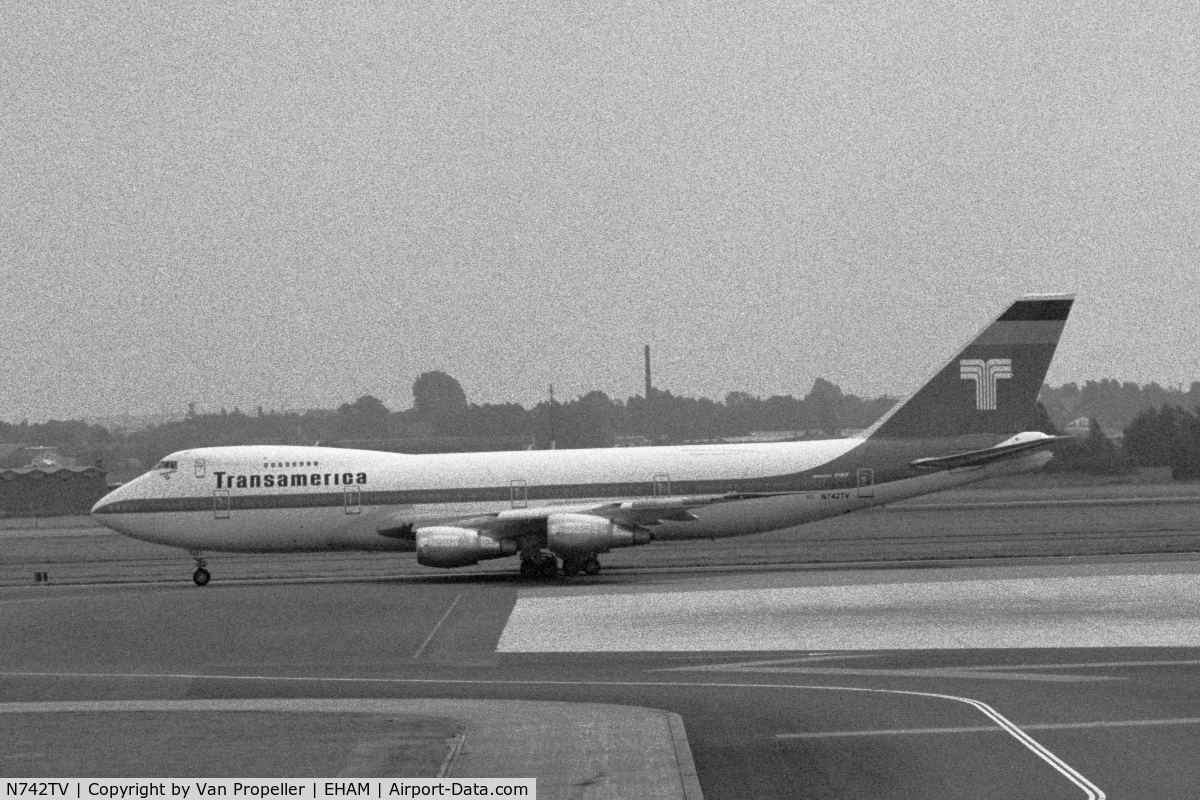 N742TV, 1980 Boeing 747-271C C/N 21965, Transamerica Airlines Boeing 747-271C taxiing at Schiphol airport, the Netherlands, 1980